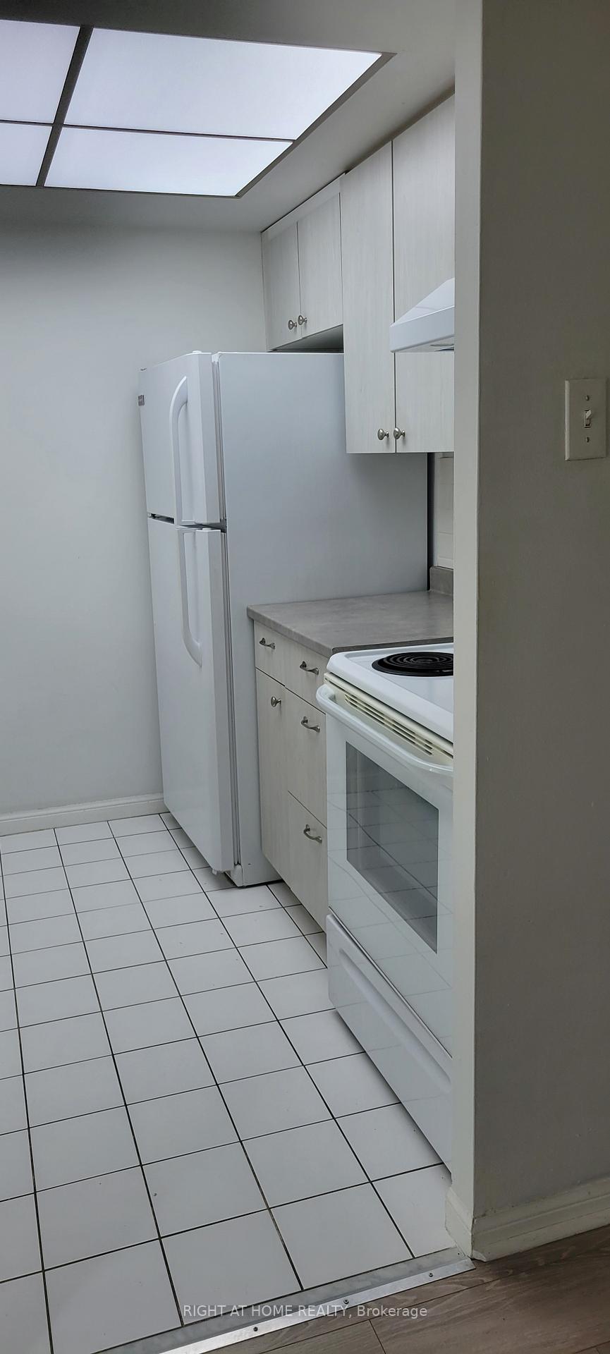 Photo 12 of Unit 101, 75 Ellen Street, Barrie, Lakeshore — HOMEH