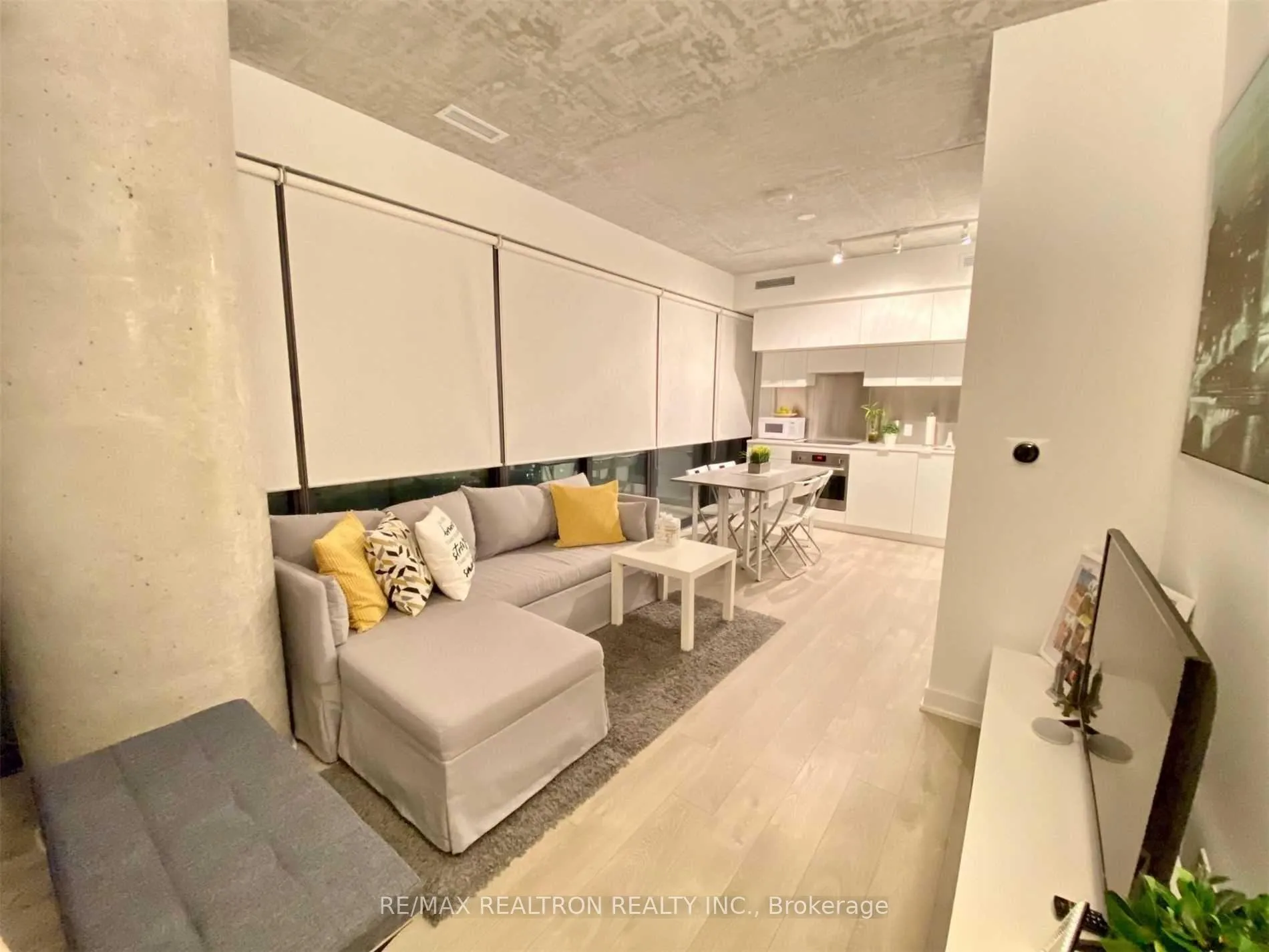 Photo 5 of Unit 1403, 185 Roehampton Avenue, Toronto, Mount Pleasant West — HOMEH