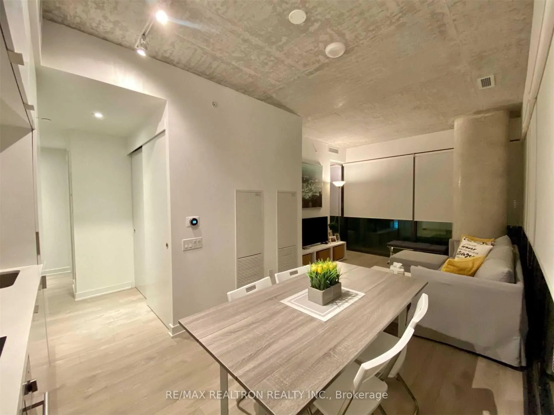 Photo 7 of Unit 1403, 185 Roehampton Avenue, Toronto, Mount Pleasant West — HOMEH