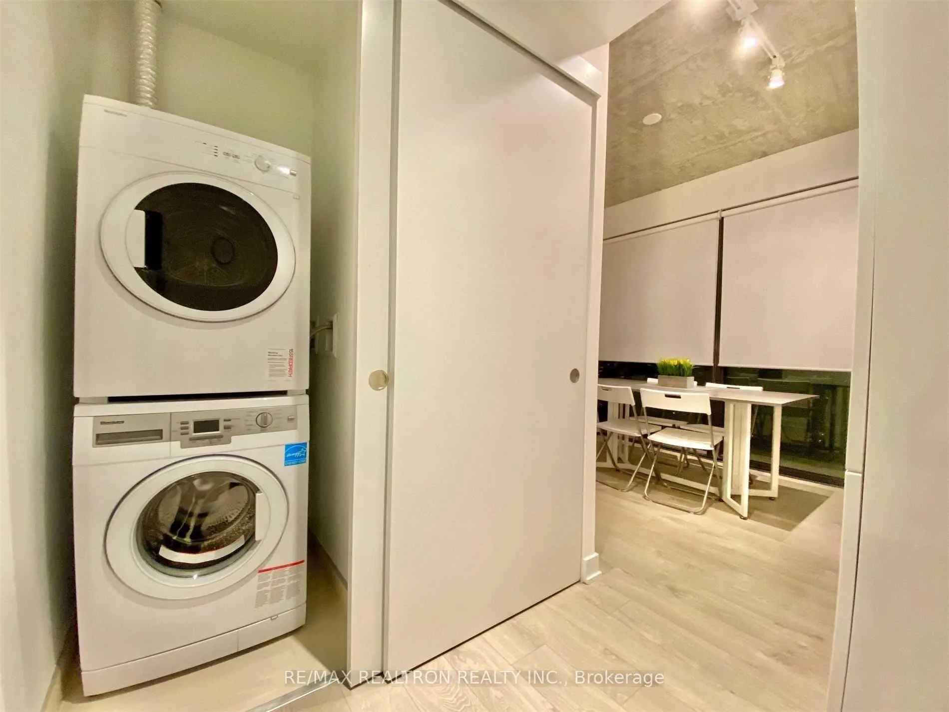 Photo 10 of Unit 1403, 185 Roehampton Avenue, Toronto, Mount Pleasant West — HOMEH