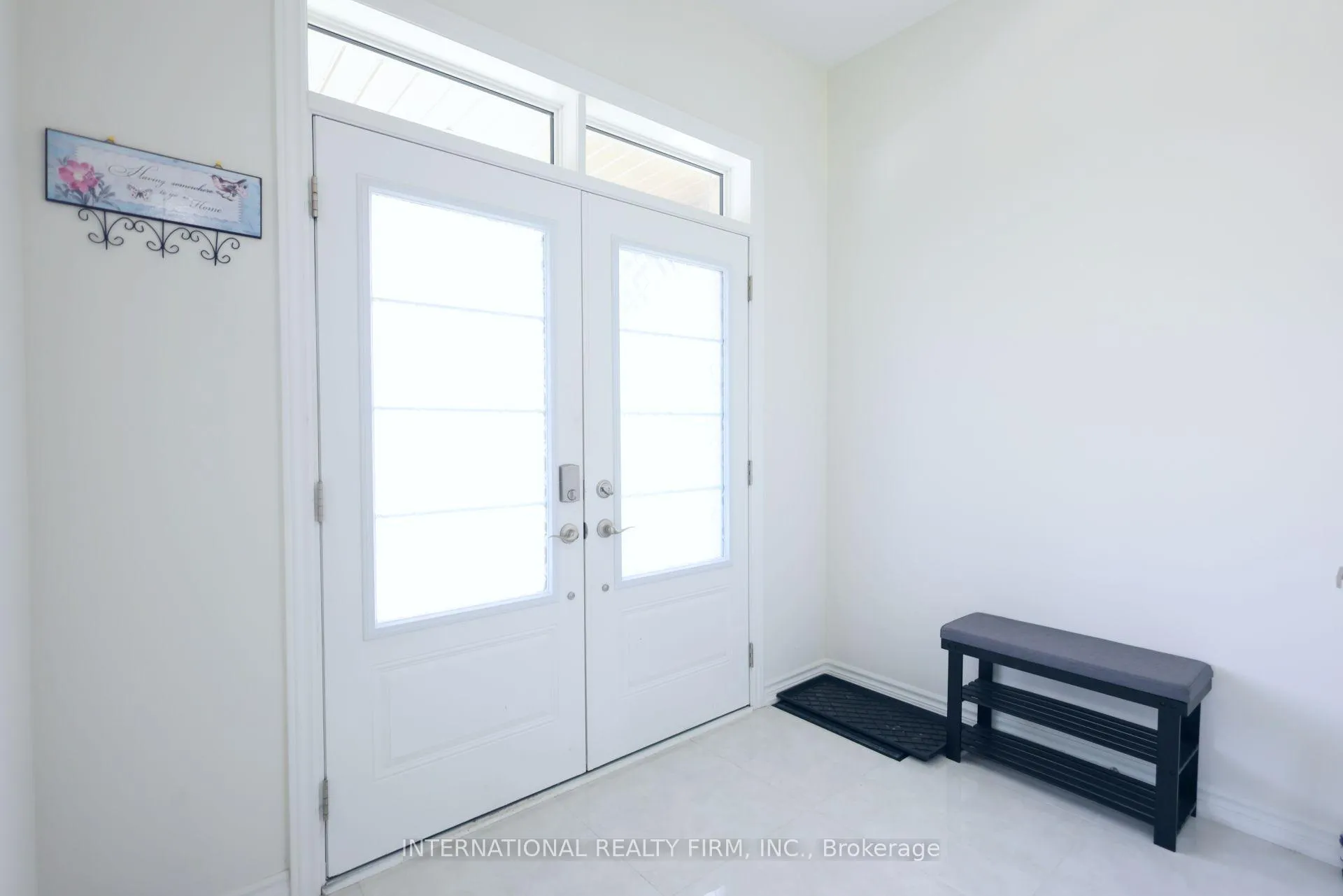 Photo 3 of 327 Northglen Blvd, Clarington, Bowmanville — HOMEH