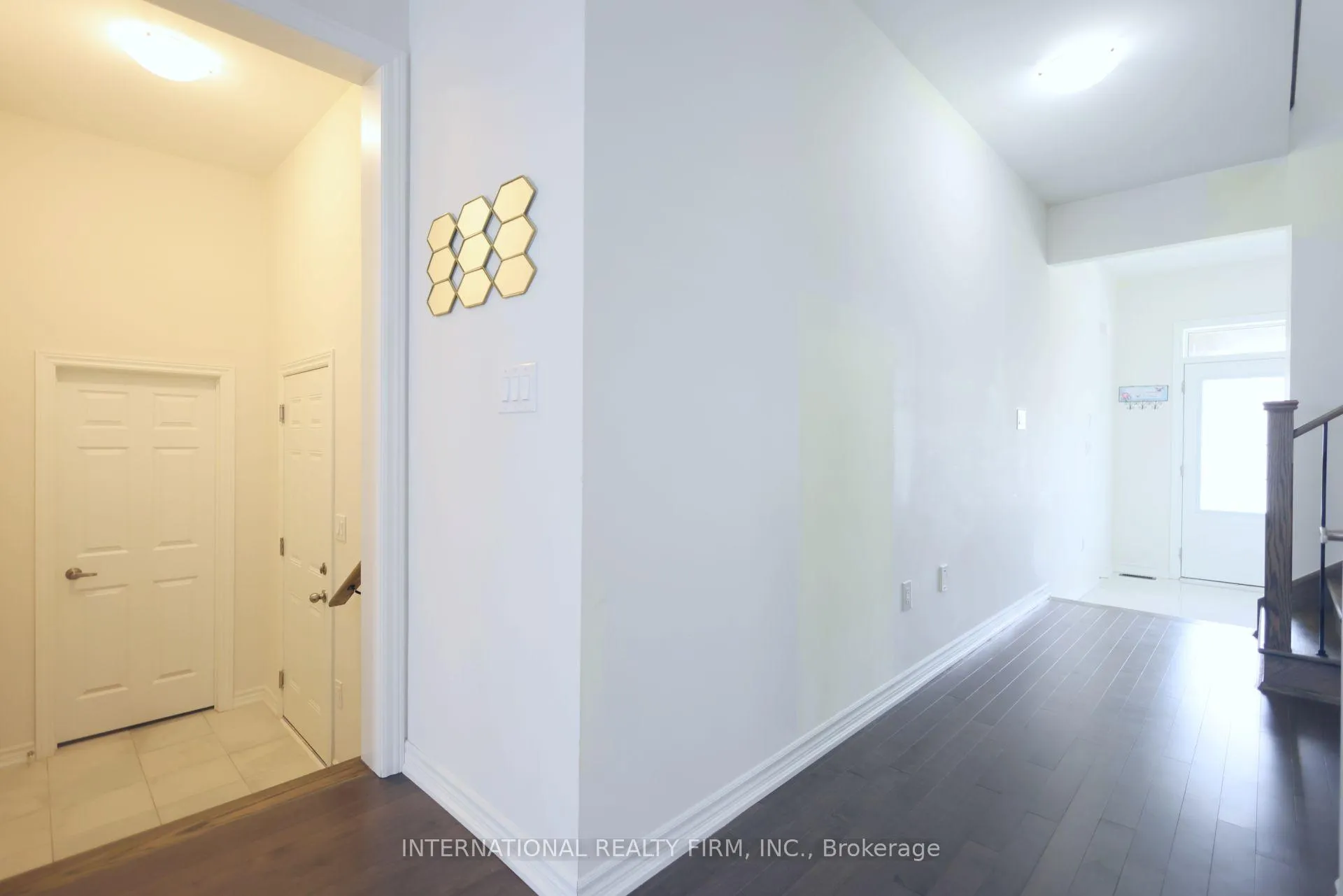 Photo 5 of 327 Northglen Blvd, Clarington, Bowmanville — HOMEH