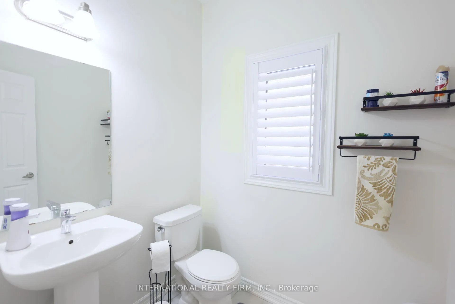 Photo 6 of 327 Northglen Blvd, Clarington, Bowmanville — HOMEH