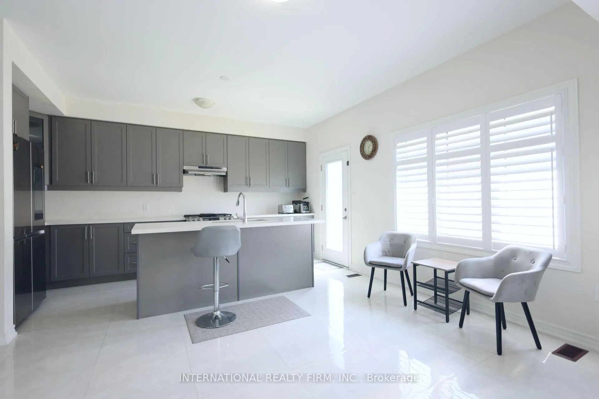 Photo 8 of 327 Northglen Blvd, Clarington, Bowmanville — HOMEH