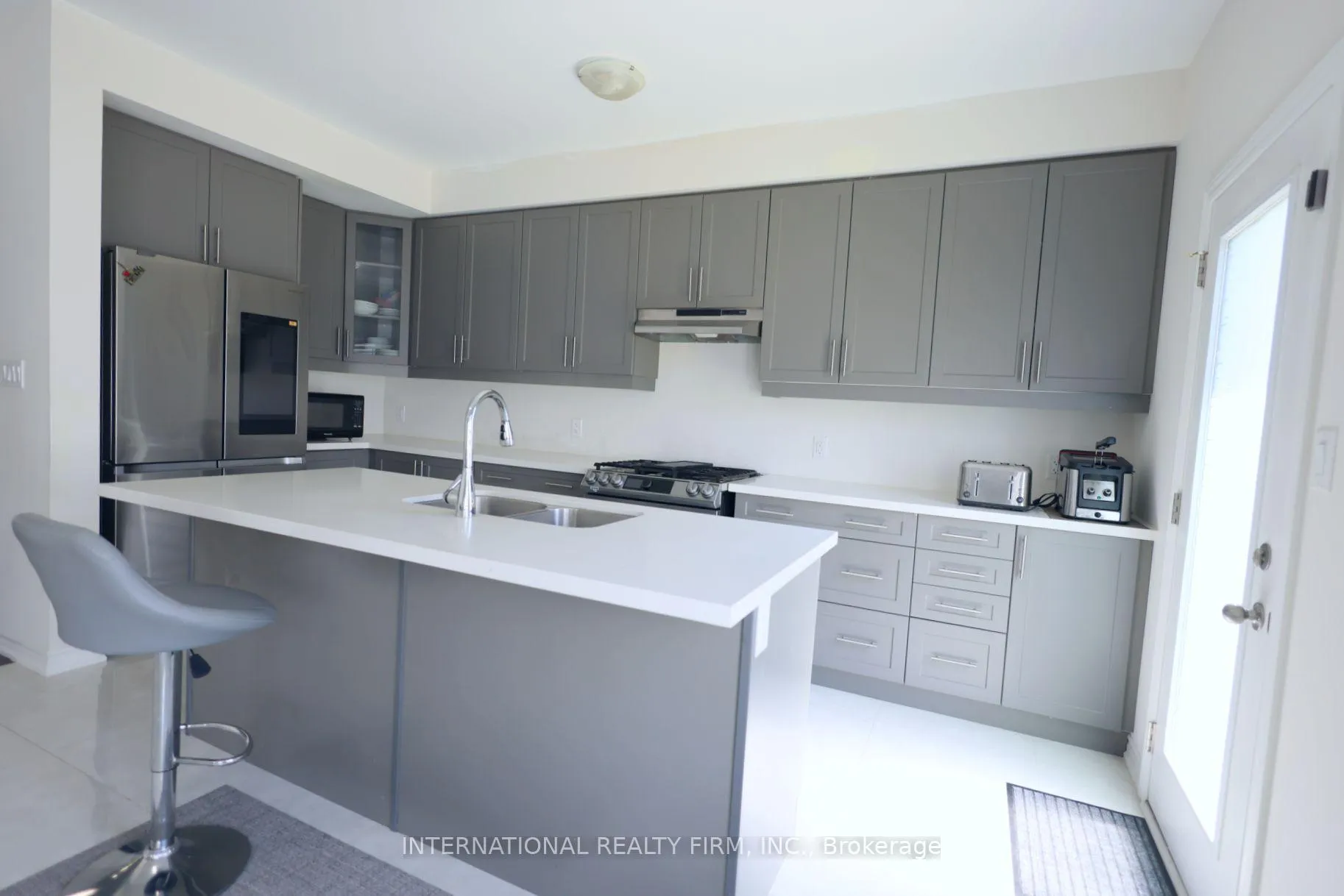 Photo 9 of 327 Northglen Blvd, Clarington, Bowmanville — HOMEH