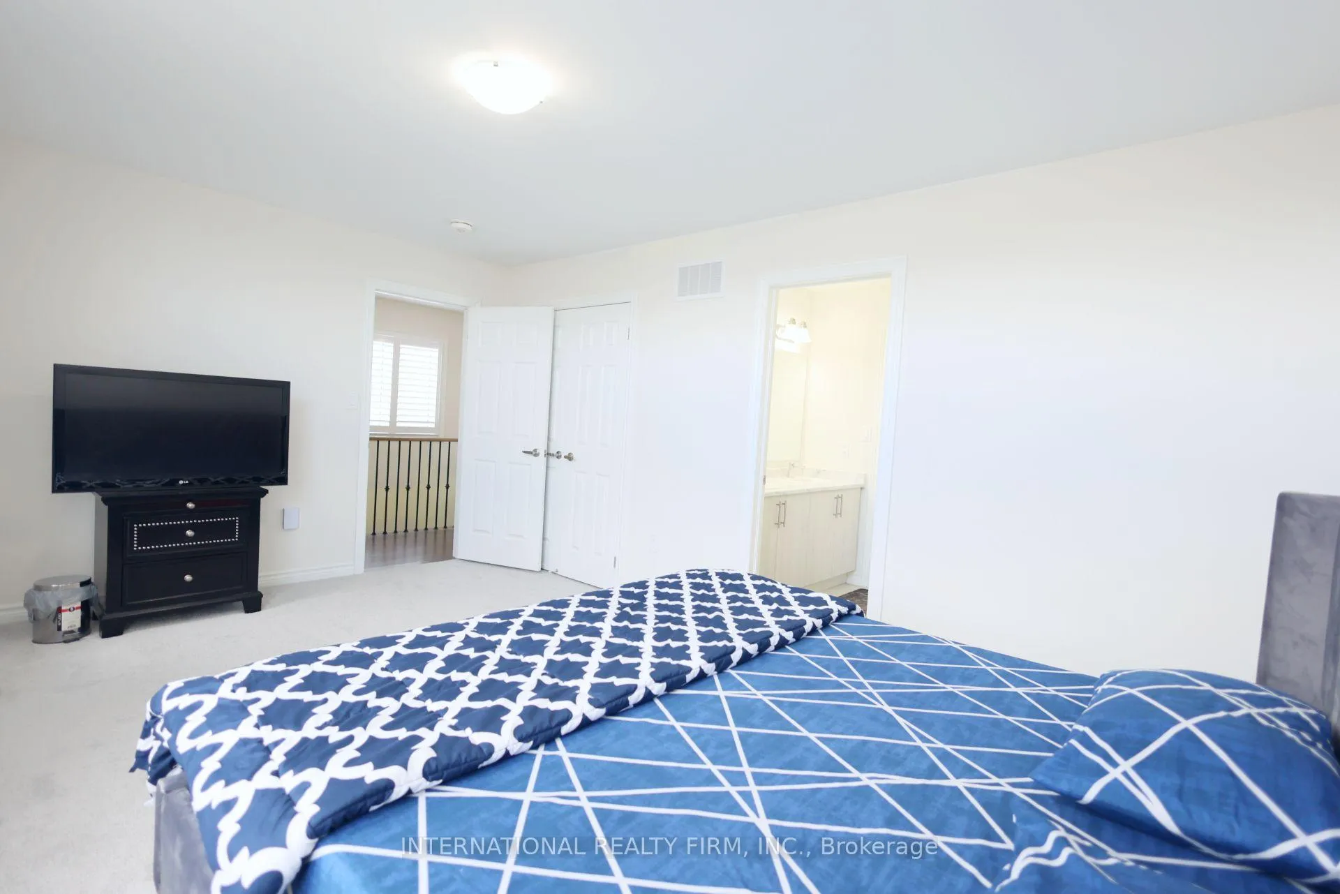 Photo 15 of 327 Northglen Blvd, Clarington, Bowmanville — HOMEH