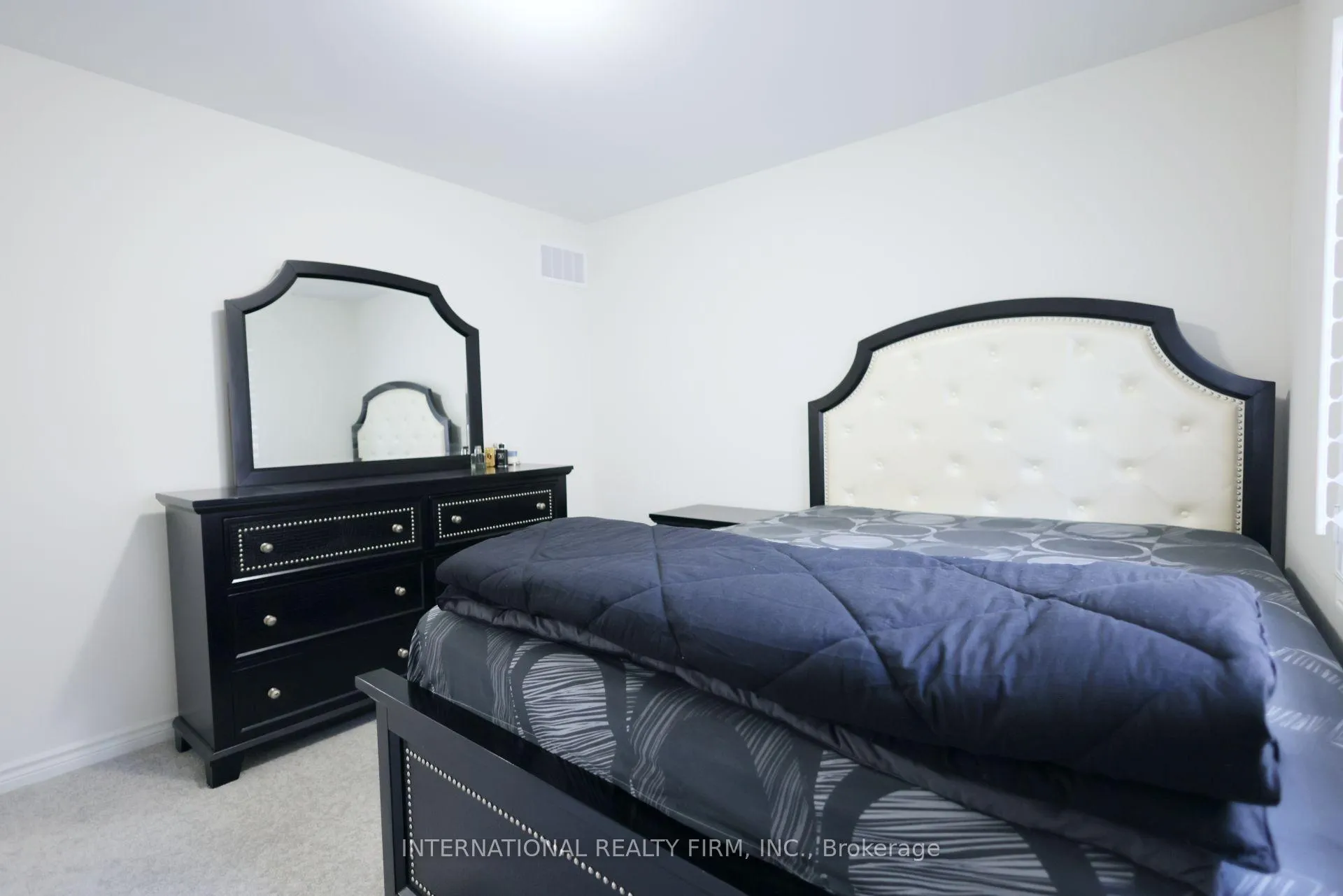 Photo 19 of 327 Northglen Blvd, Clarington, Bowmanville — HOMEH