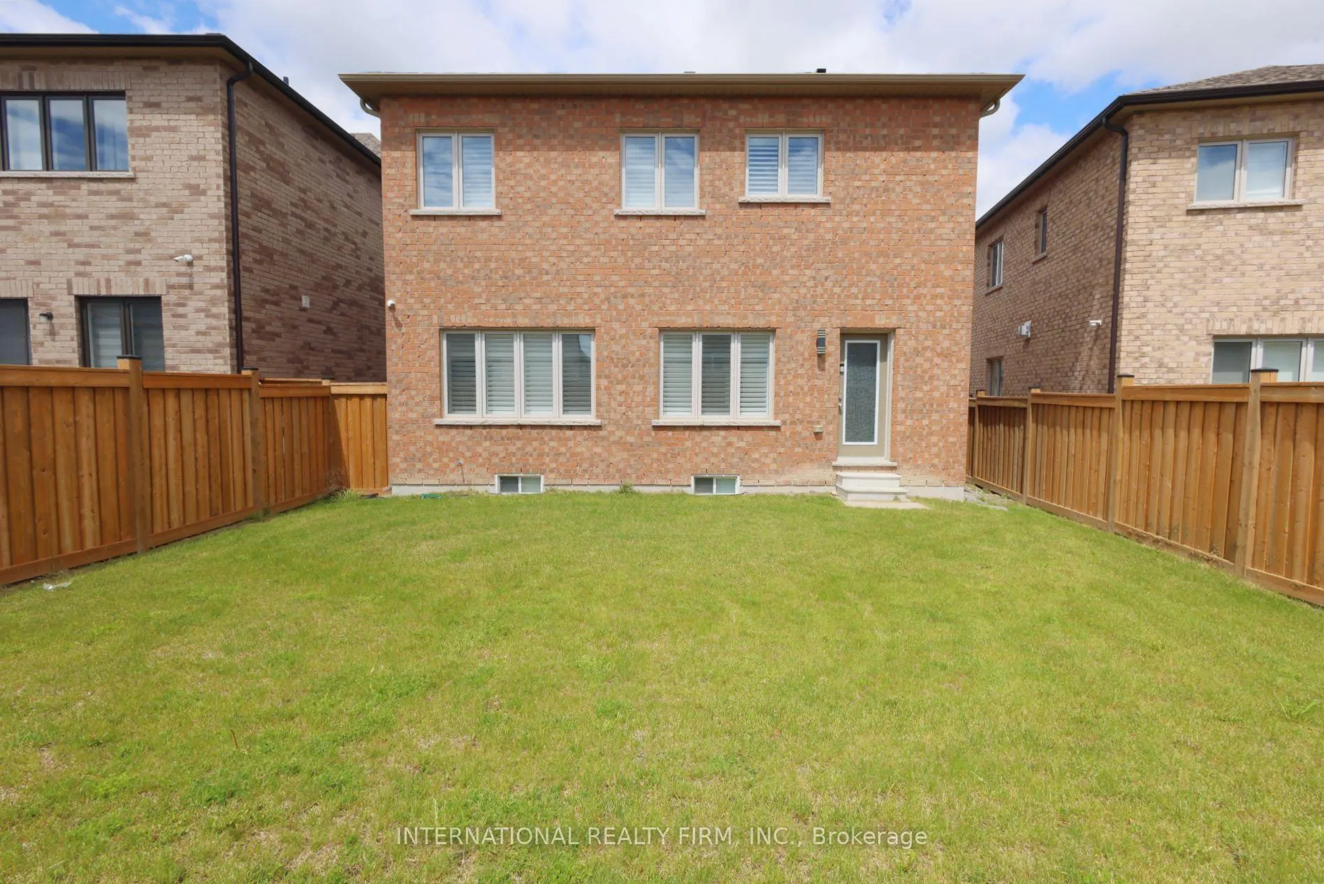 Photo 28 of 327 Northglen Blvd, Clarington, Bowmanville — HOMEH