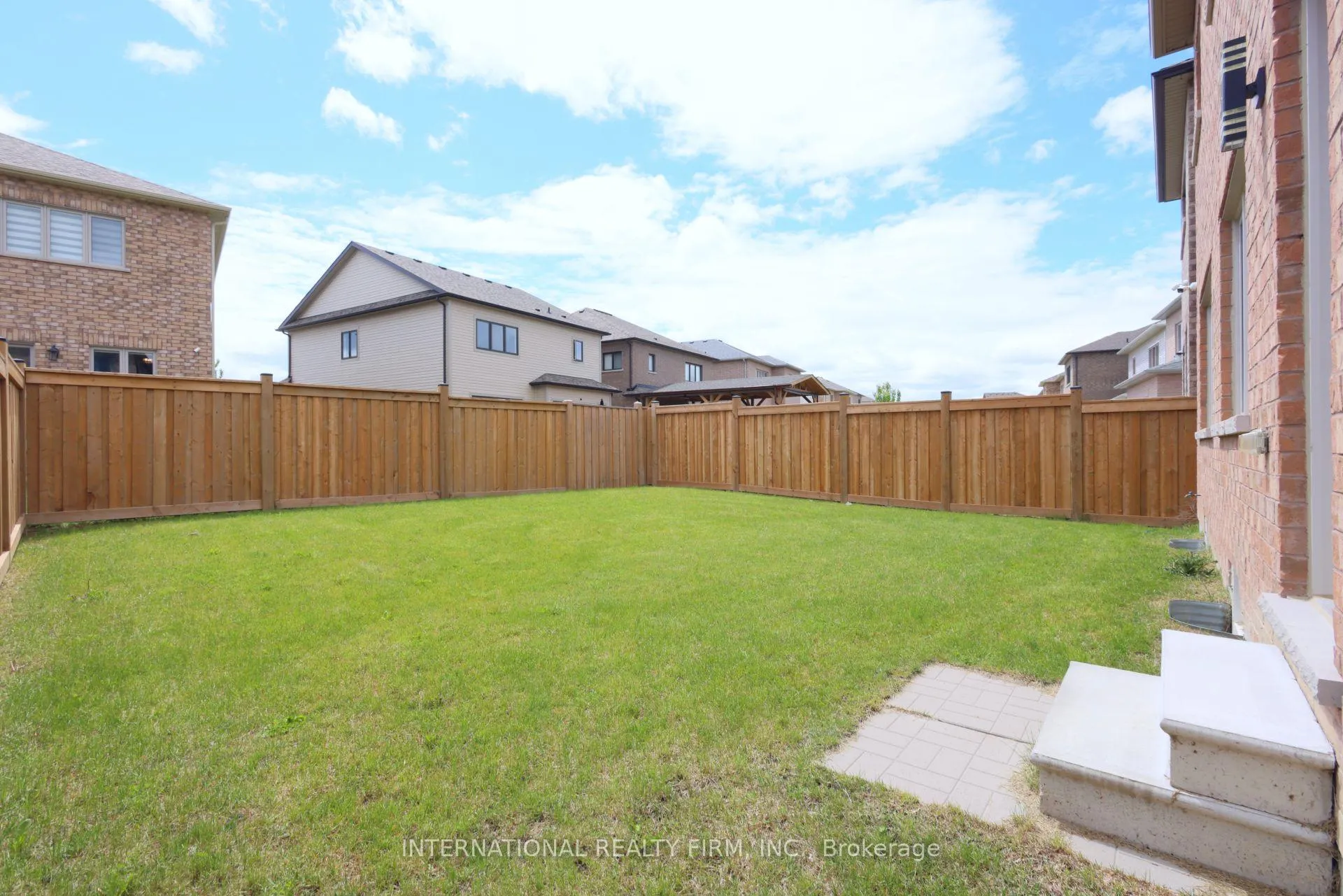 Photo 29 of 327 Northglen Blvd, Clarington, Bowmanville — HOMEH