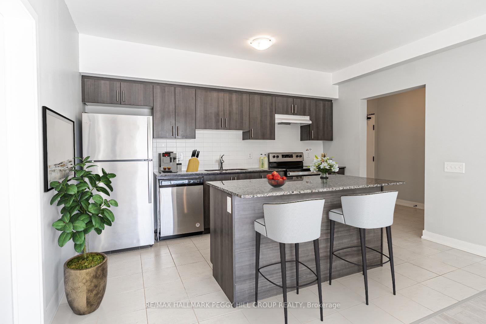 Photo 1 of Unit 215, 4 Spice Way, Barrie, Rural Barrie Southeast — HOMEH