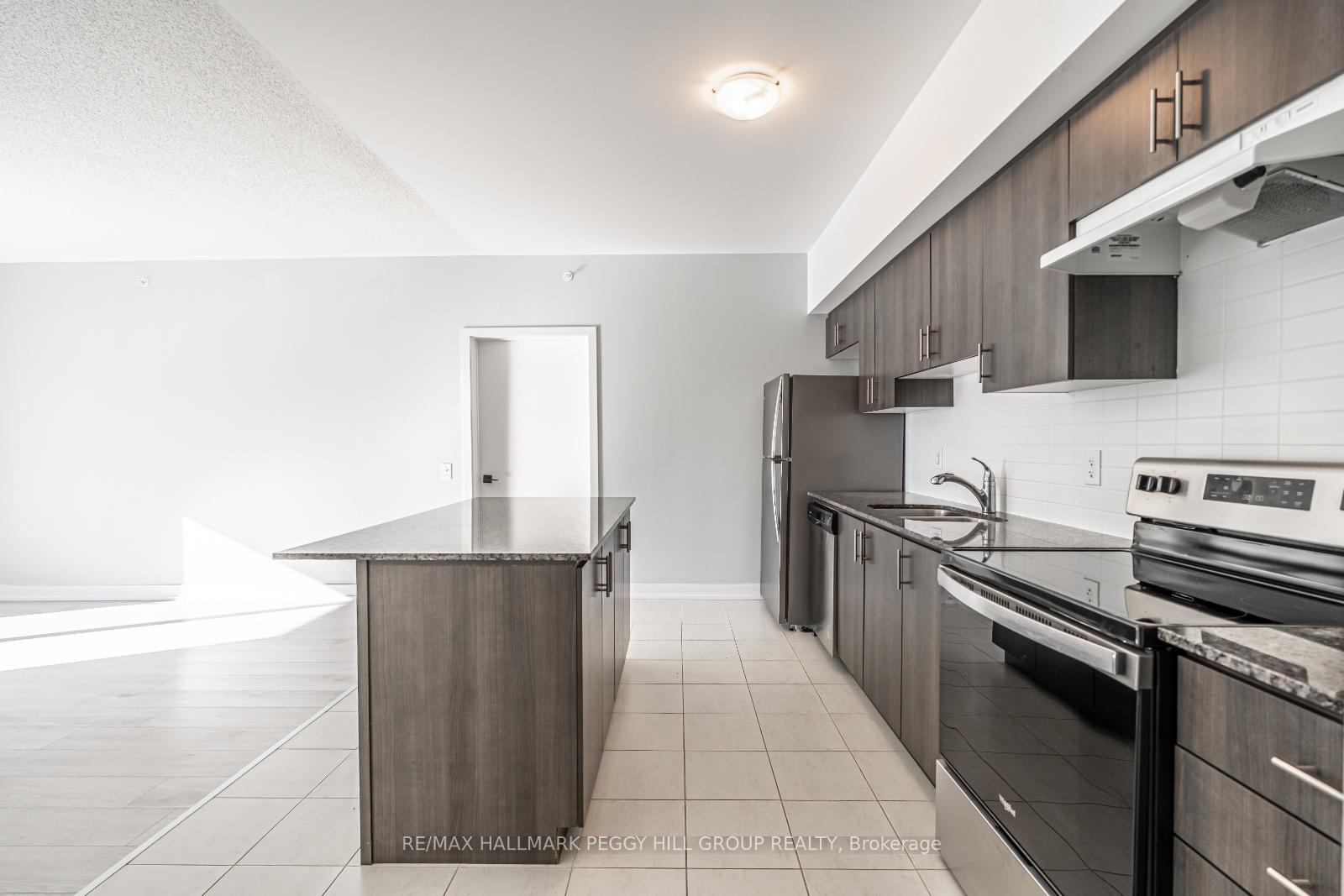 Photo 5 of Unit 215, 4 Spice Way, Barrie, Rural Barrie Southeast — HOMEH