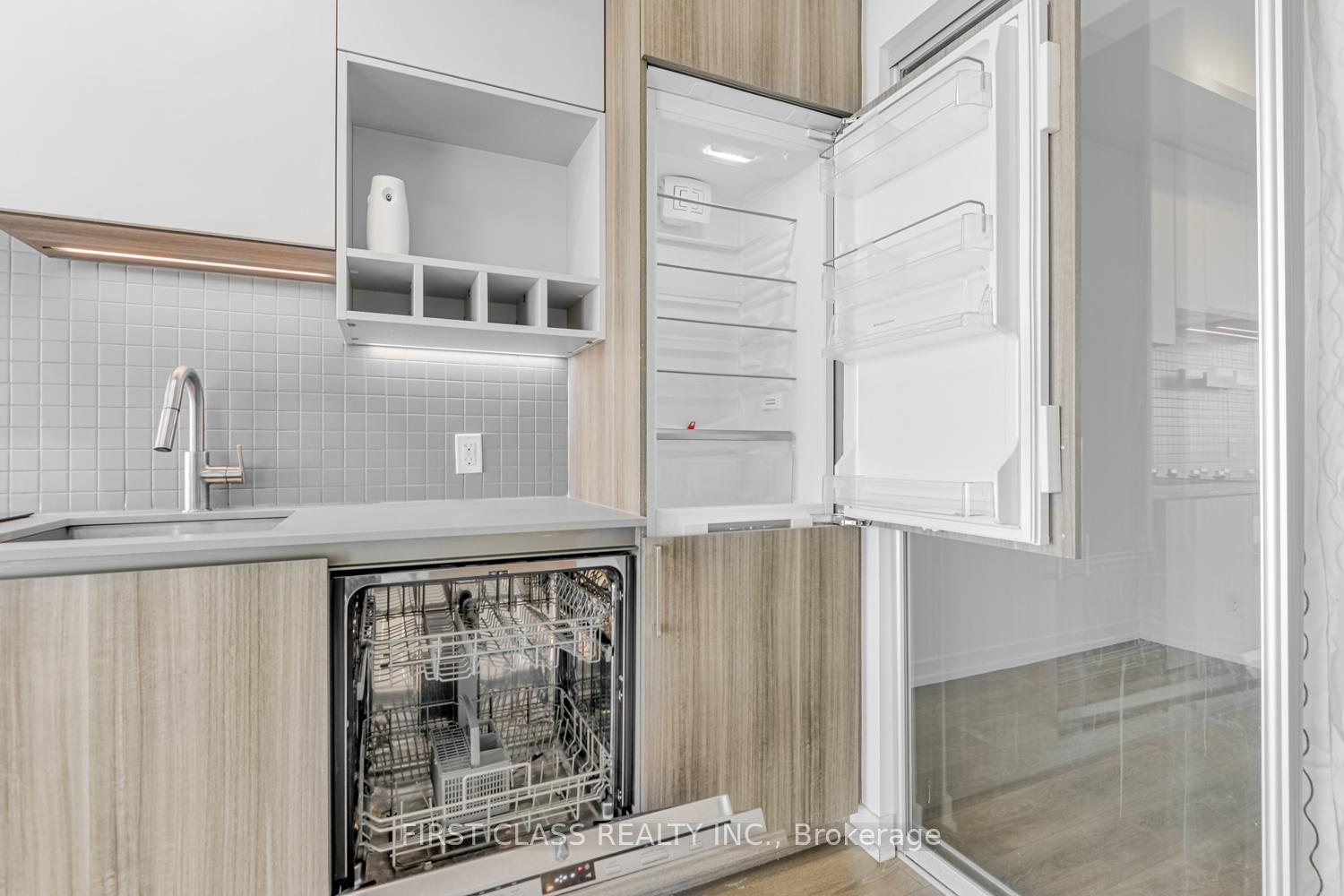Photo 13 of Unit 4805, 5 Buttermill Avenue, Vaughan, Vaughan Corporate Centre — HOMEH