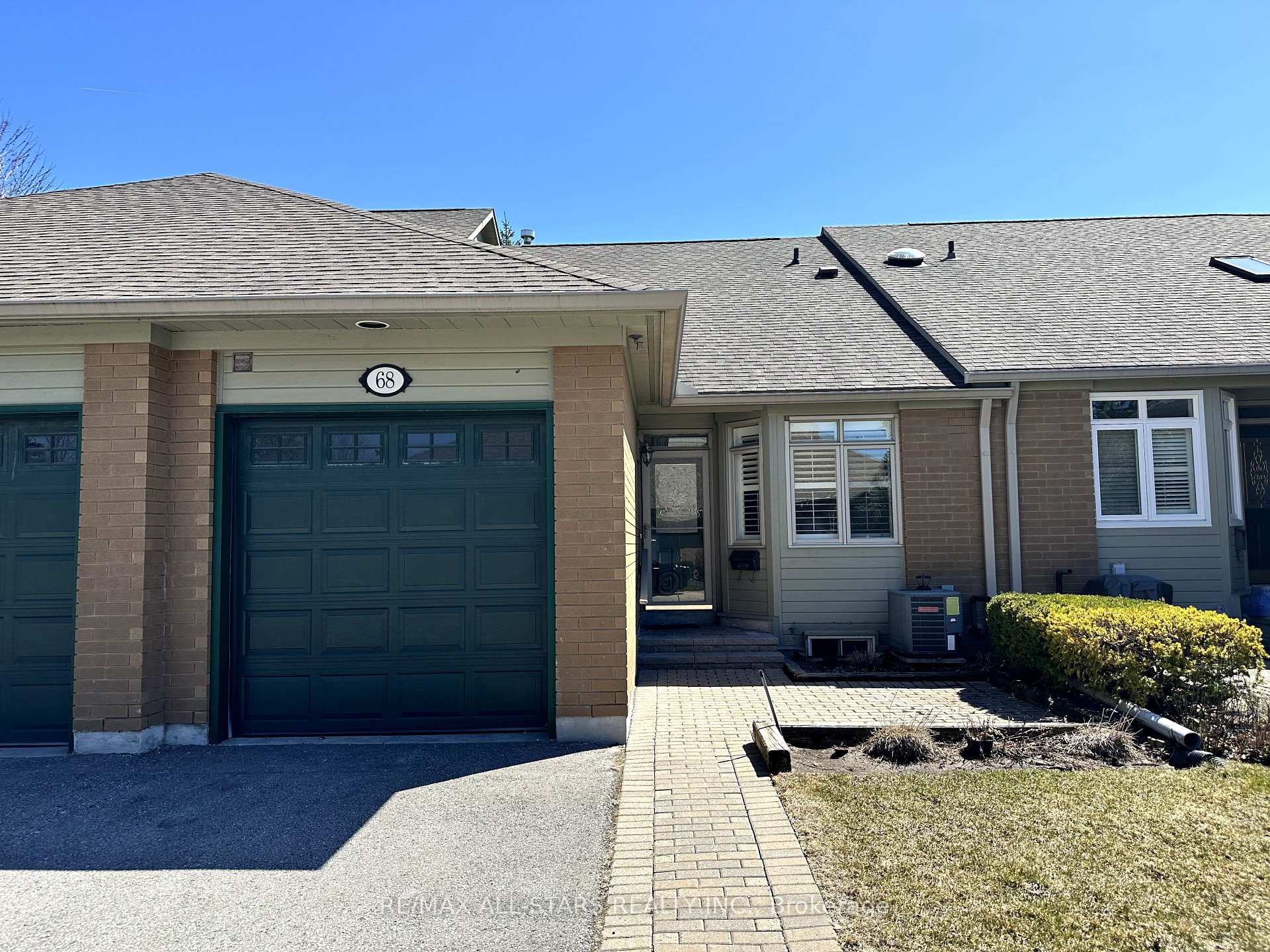 Photo 2 of 68 Celebrity Greens Way, Markham, Greensborough — HOMEH