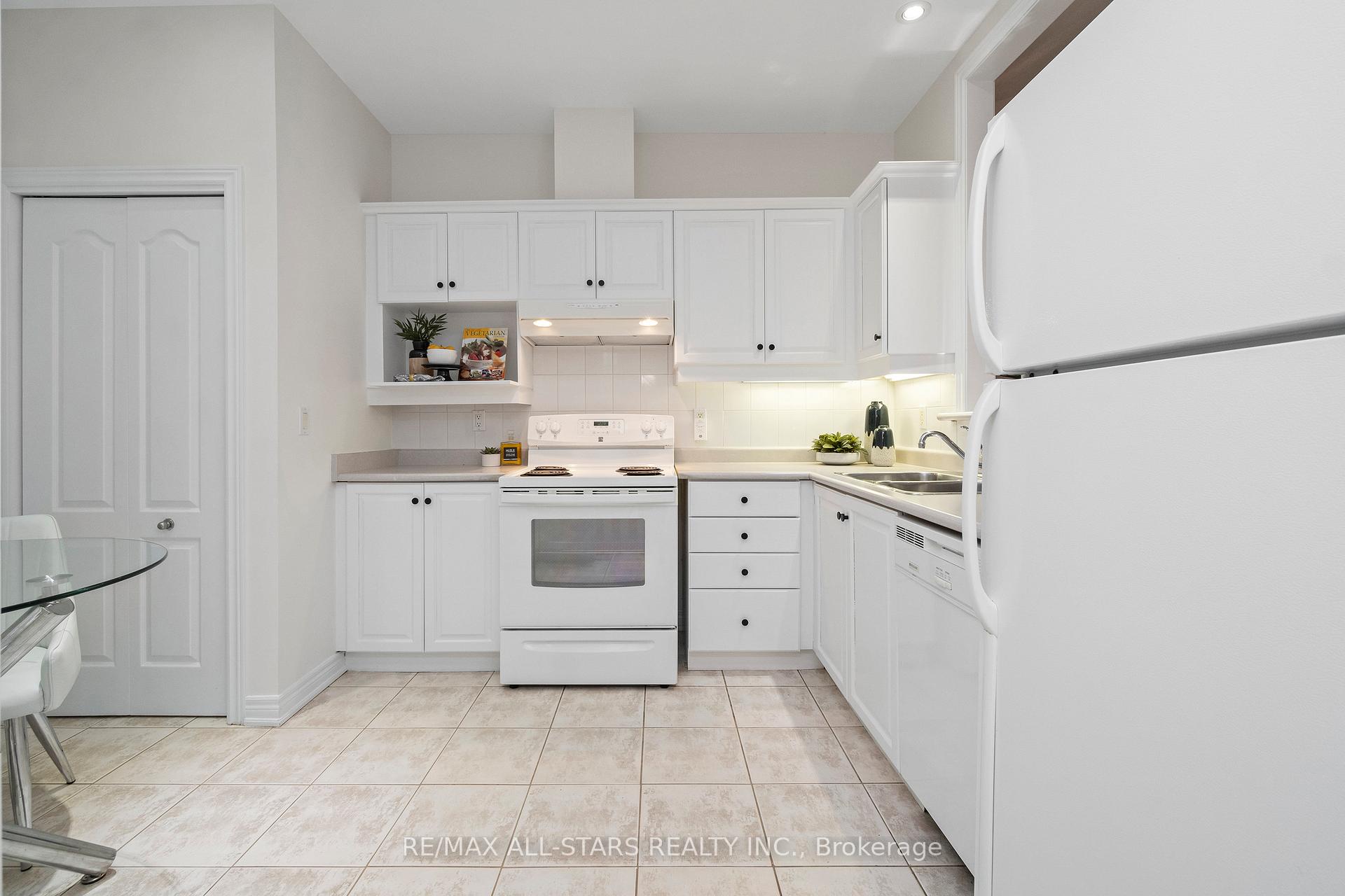 Photo 15 of 68 Celebrity Greens Way, Markham, Greensborough — HOMEH
