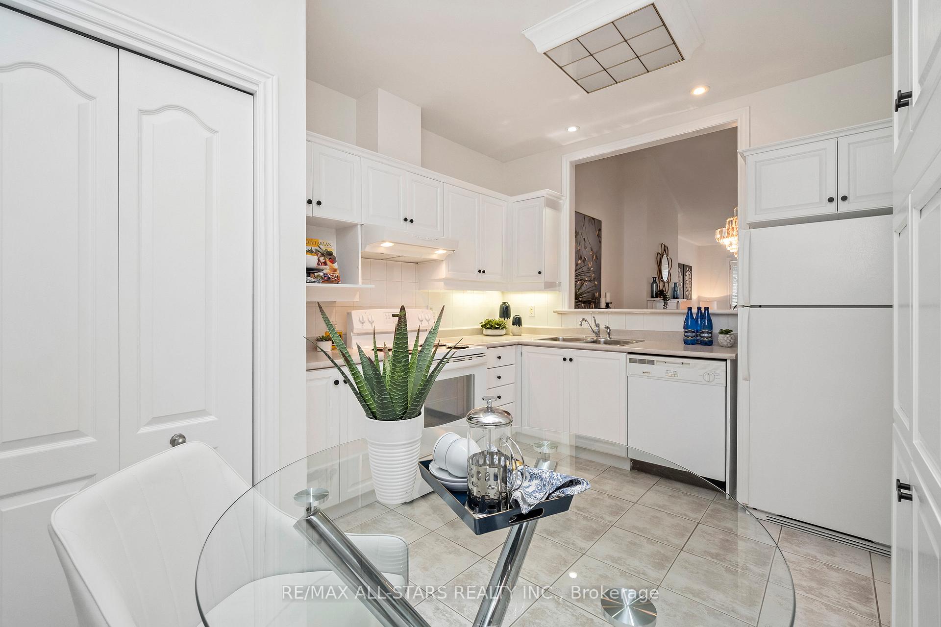 Photo 17 of 68 Celebrity Greens Way, Markham, Greensborough — HOMEH