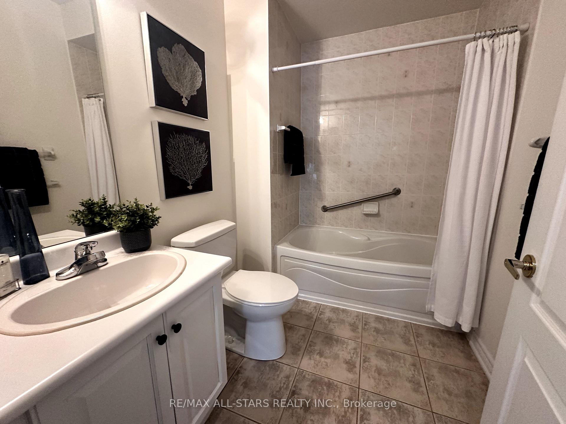 Photo 21 of 68 Celebrity Greens Way, Markham, Greensborough — HOMEH