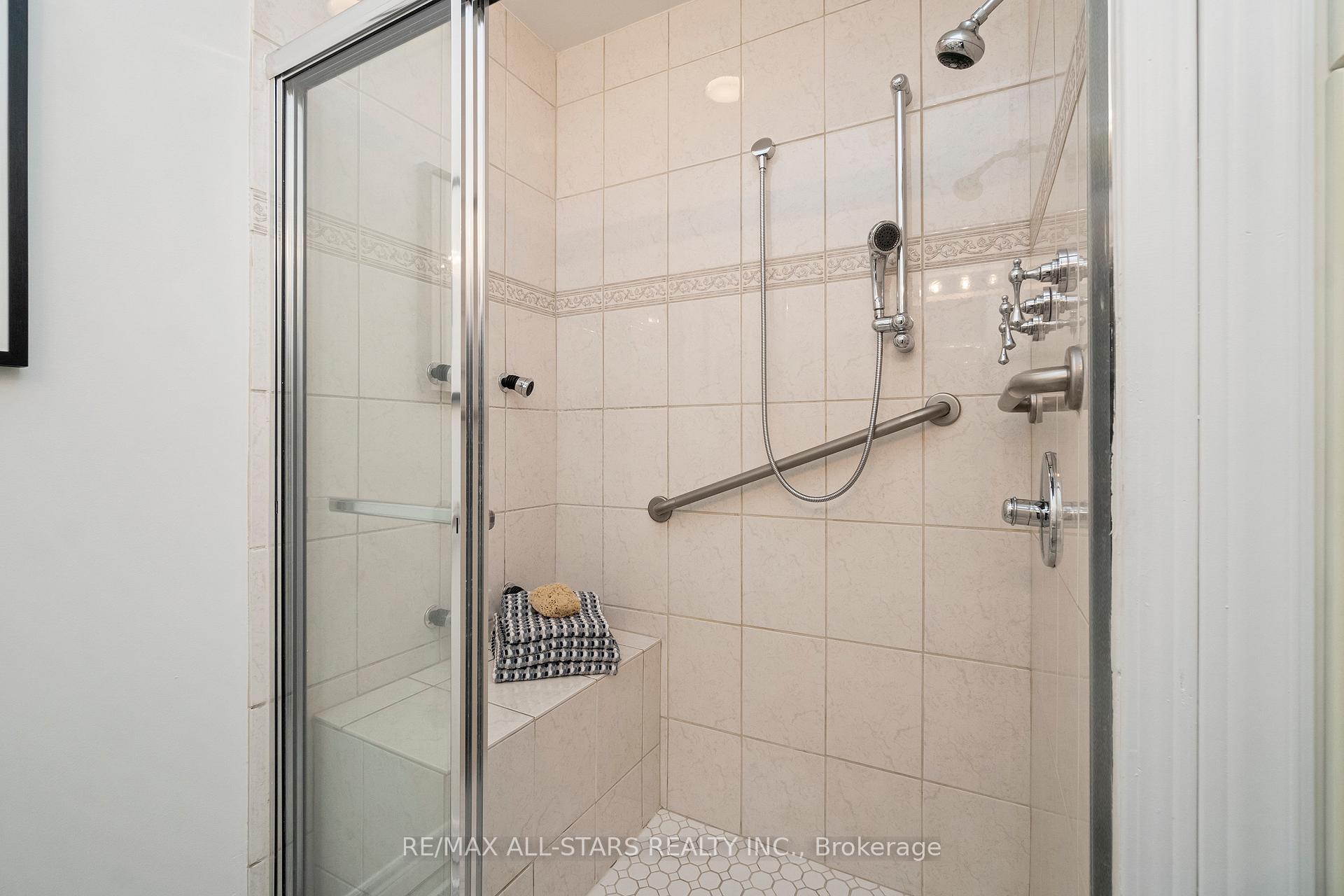 Photo 25 of 68 Celebrity Greens Way, Markham, Greensborough — HOMEH
