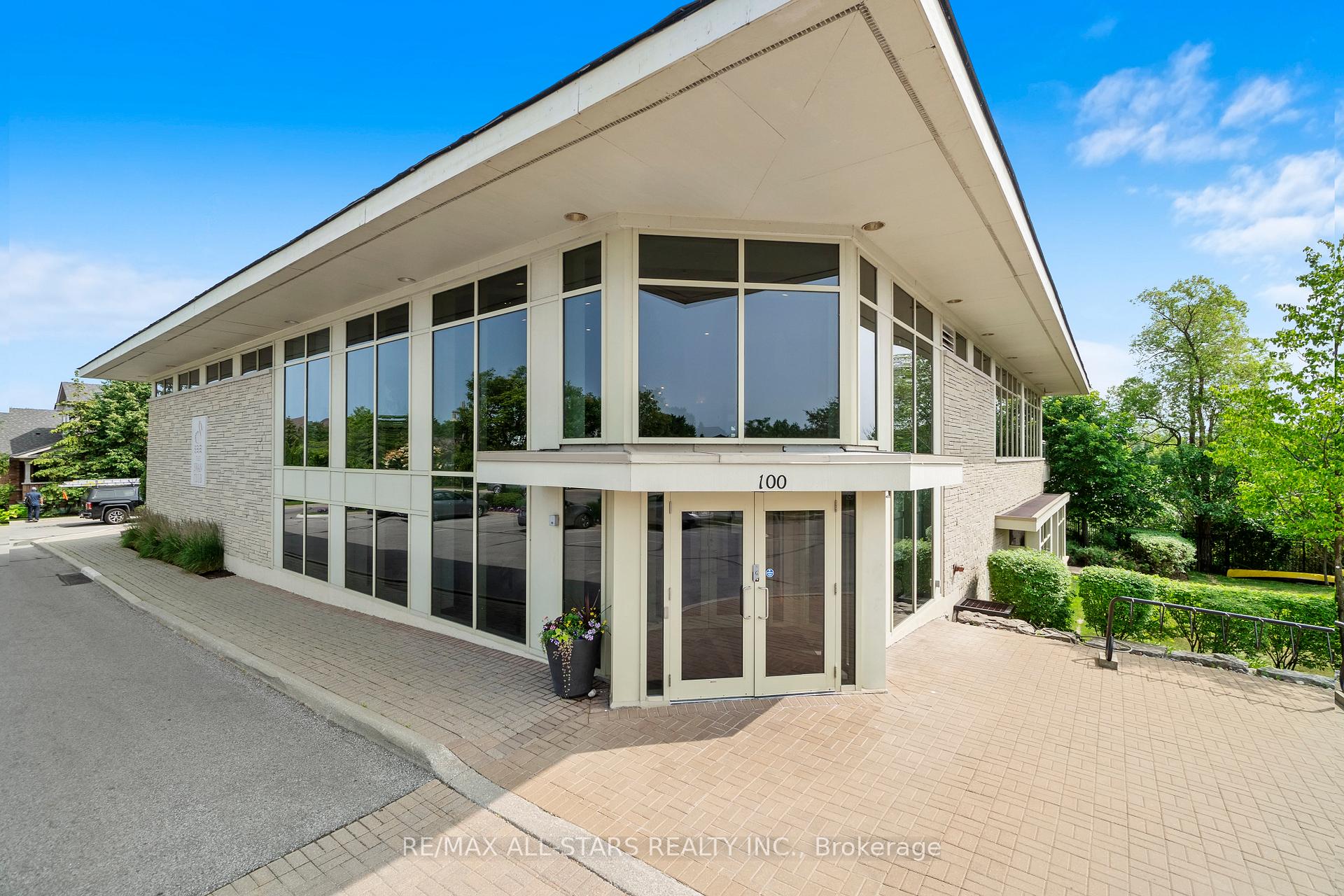 Photo 36 of 68 Celebrity Greens Way, Markham, Greensborough — HOMEH