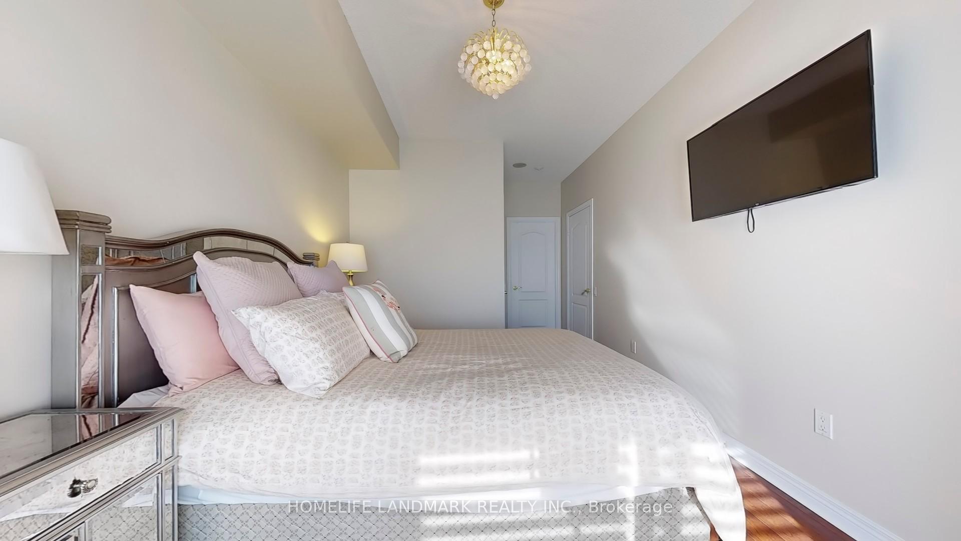Photo 11 of Unit 309, 2 Edith Drive, Toronto, Yonge-Eglinton — HOMEH
