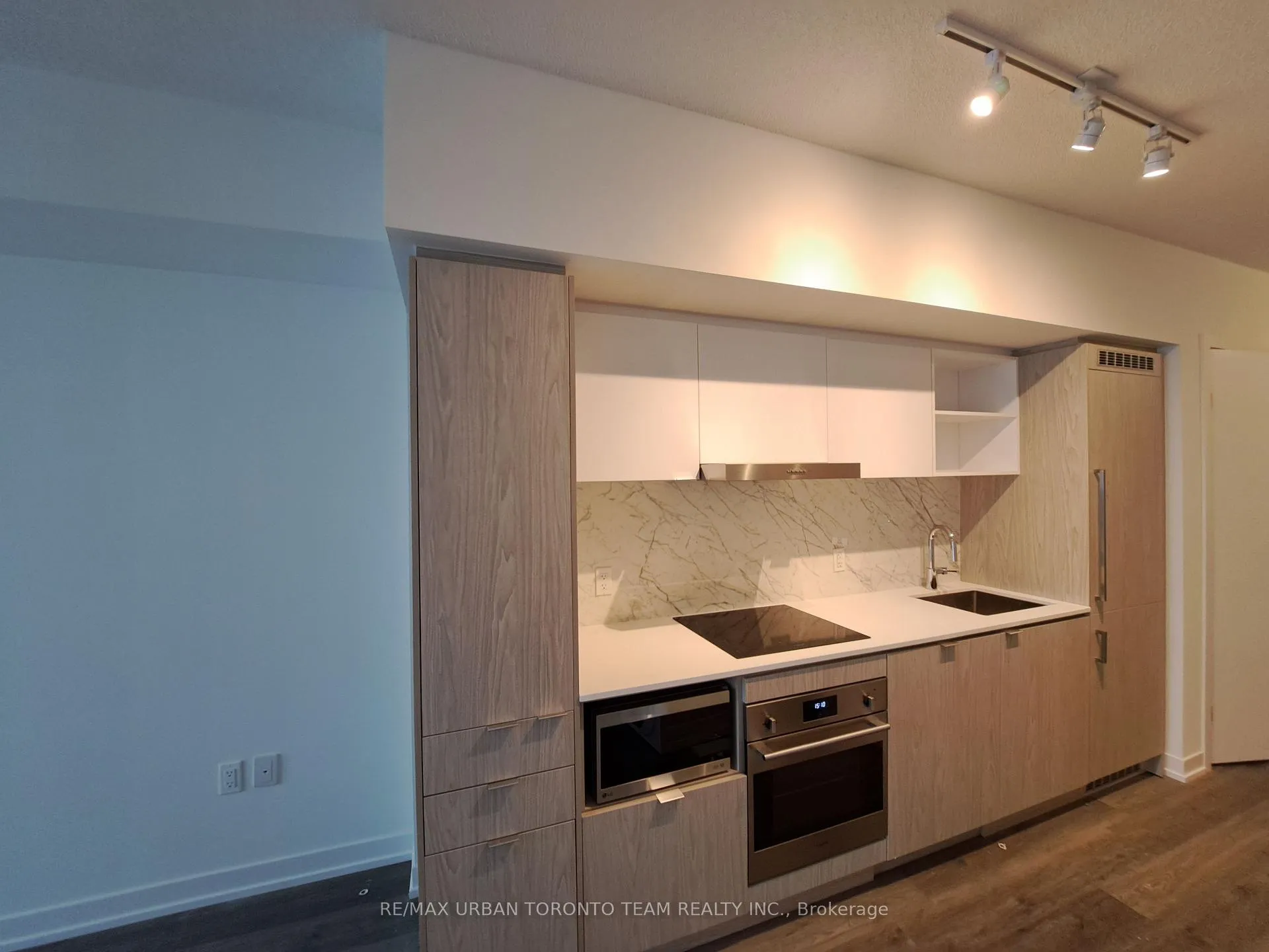 Photo 3 of Unit 4610, 55 Cooper Street, Toronto, Waterfront Communities — HOMEH