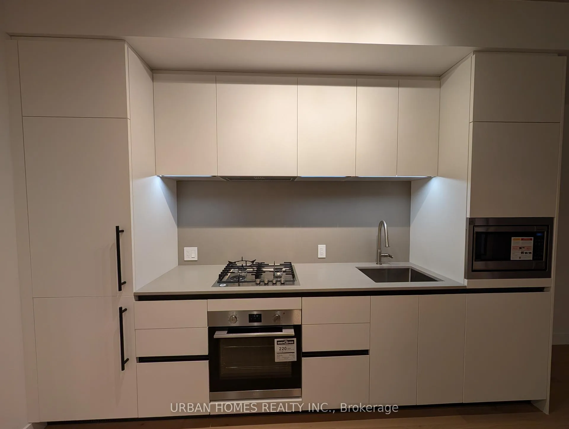 Photo 4 of Unit 413, 1720 Bayview Avenue, Toronto, Mount Pleasant East — HOMEH
