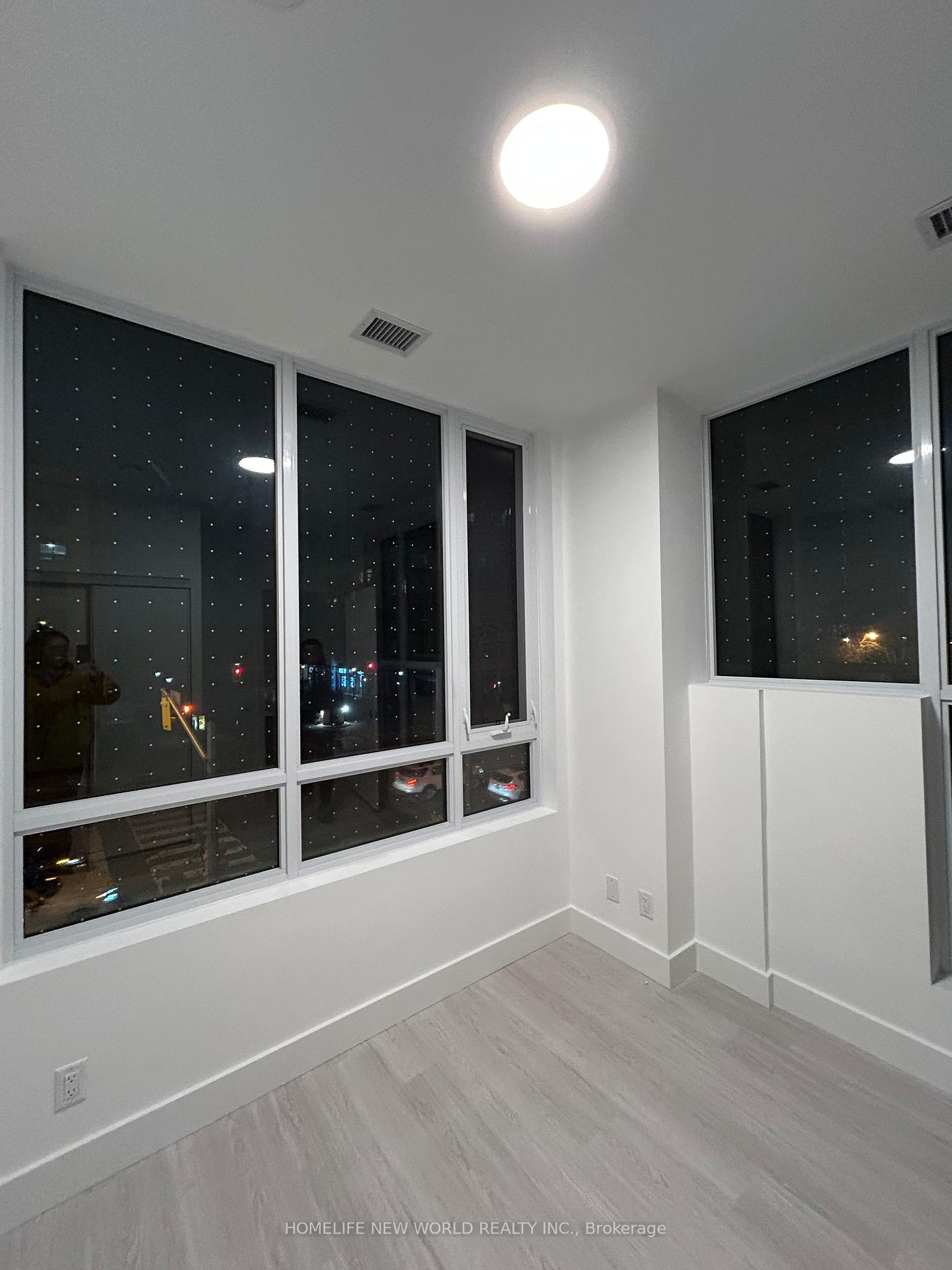 Photo 8 of Unit 223, 6 Greenbriar Road E, North York, Bayview Village — HOMEH