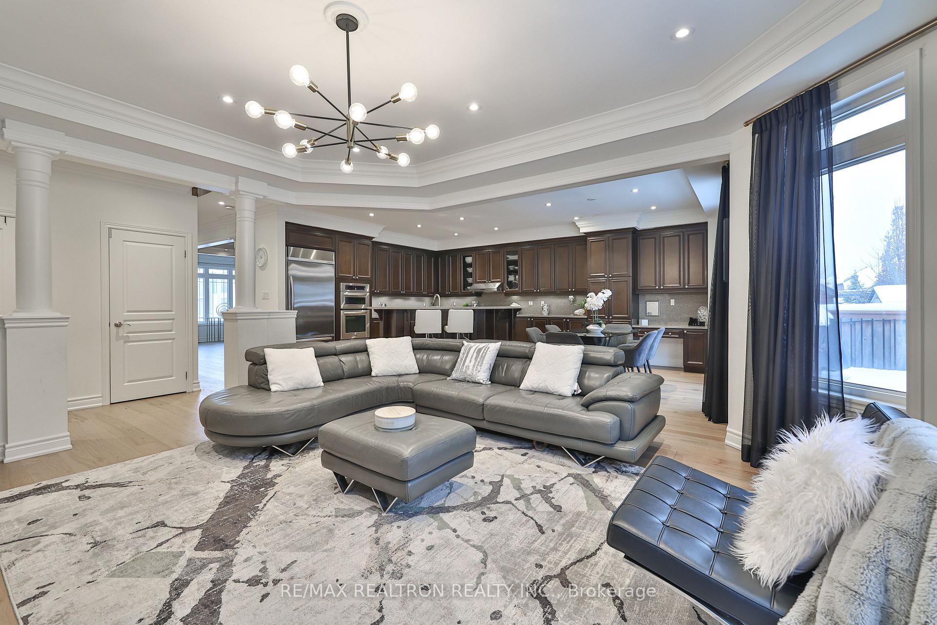 Photo 4 of 94 Halldorson Avenue, Aurora, Bayview Northeast — HOMEH