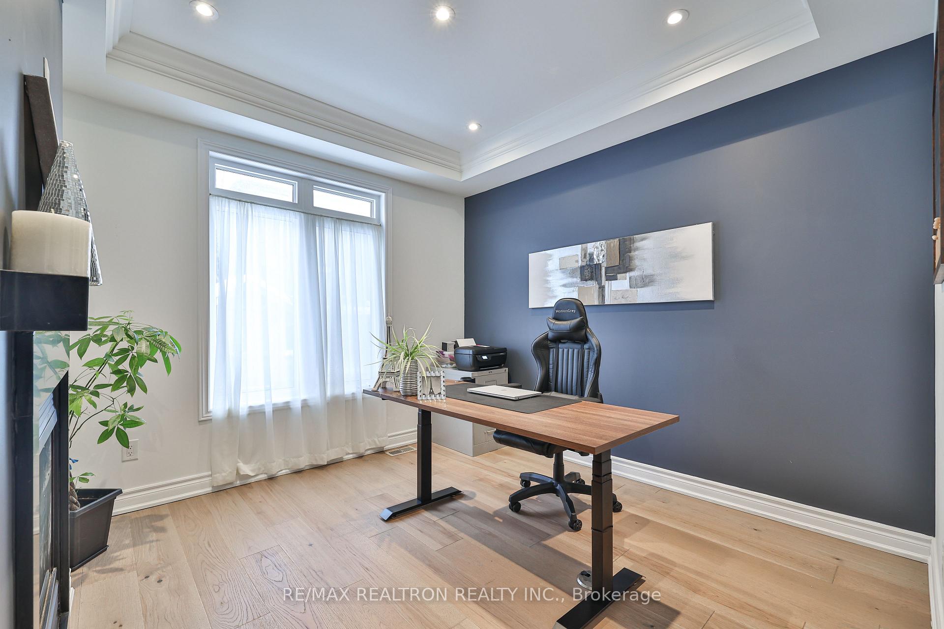 Photo 3 of 94 Halldorson Avenue, Aurora, Bayview Northeast — HOMEH