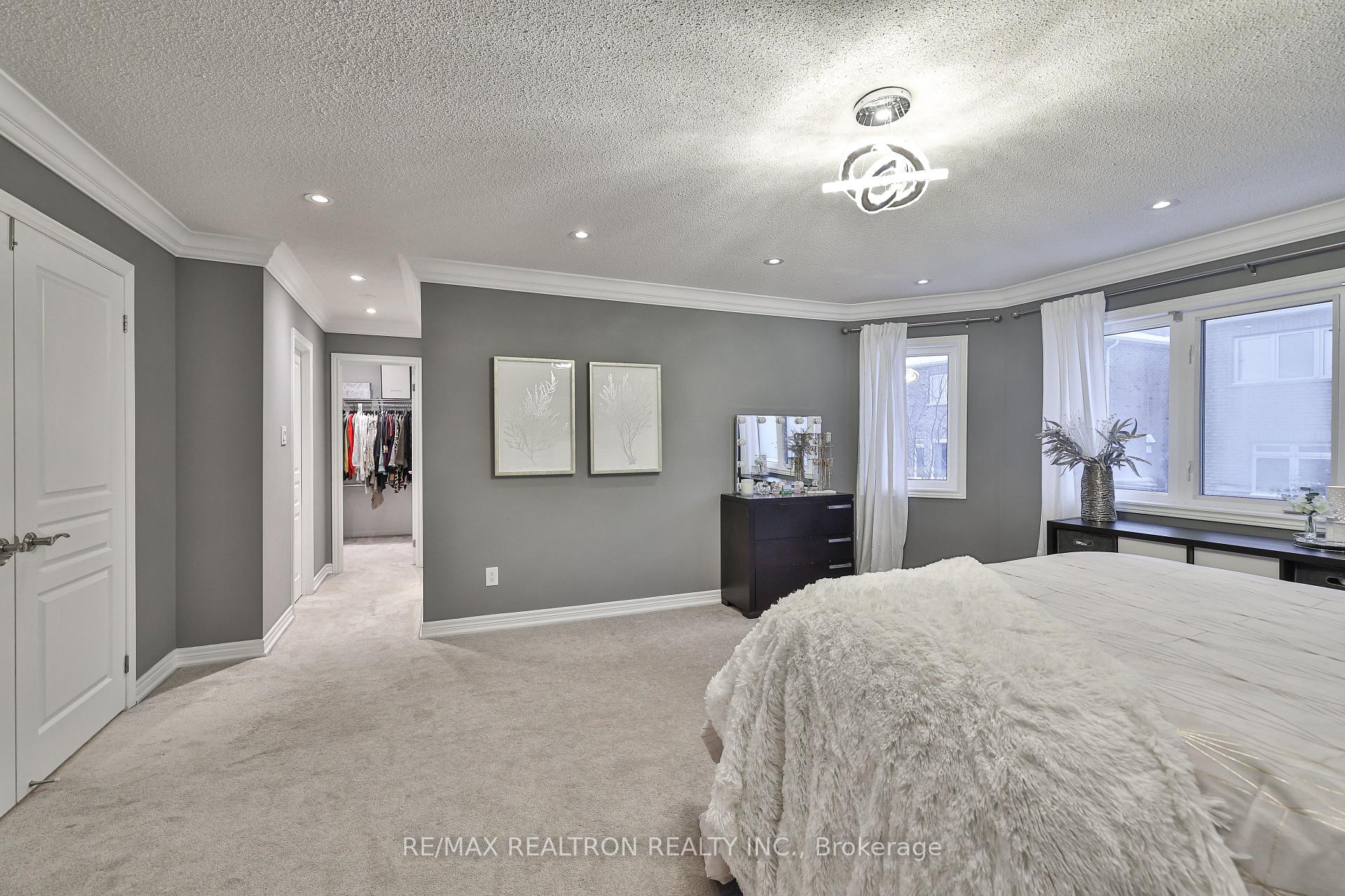 Photo 5 of 94 Halldorson Avenue, Aurora, Bayview Northeast — HOMEH