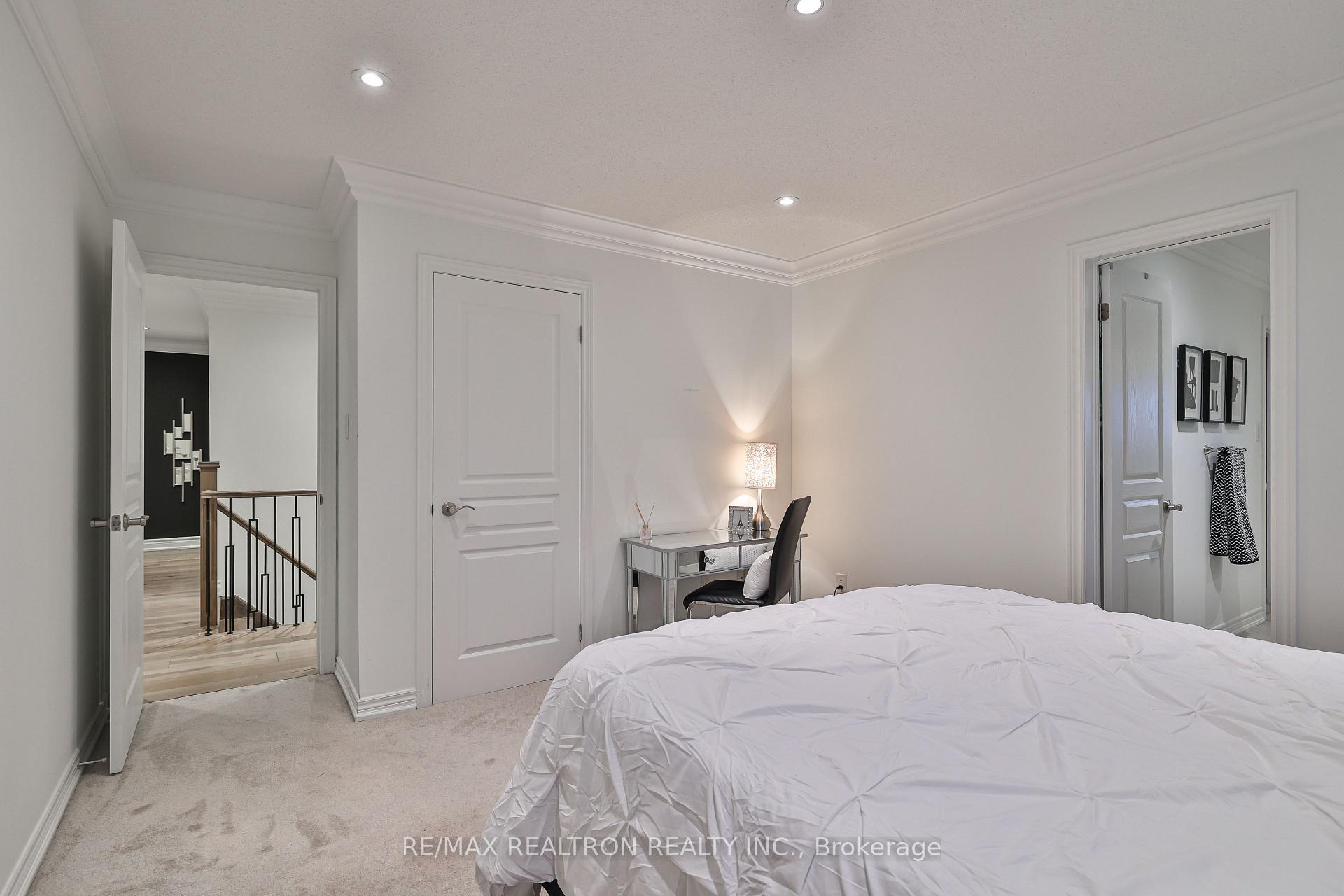 Photo 6 of 94 Halldorson Avenue, Aurora, Bayview Northeast — HOMEH