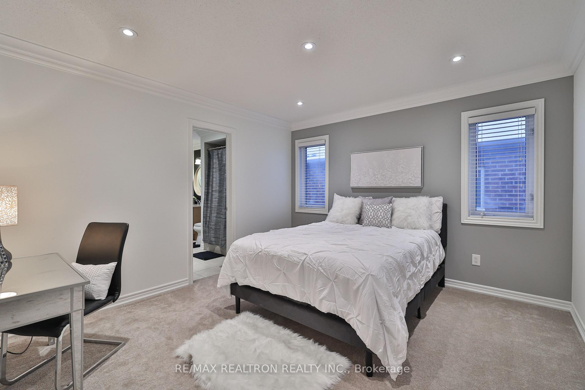 Photo 8 of 94 Halldorson Avenue, Aurora, Bayview Northeast — HOMEH