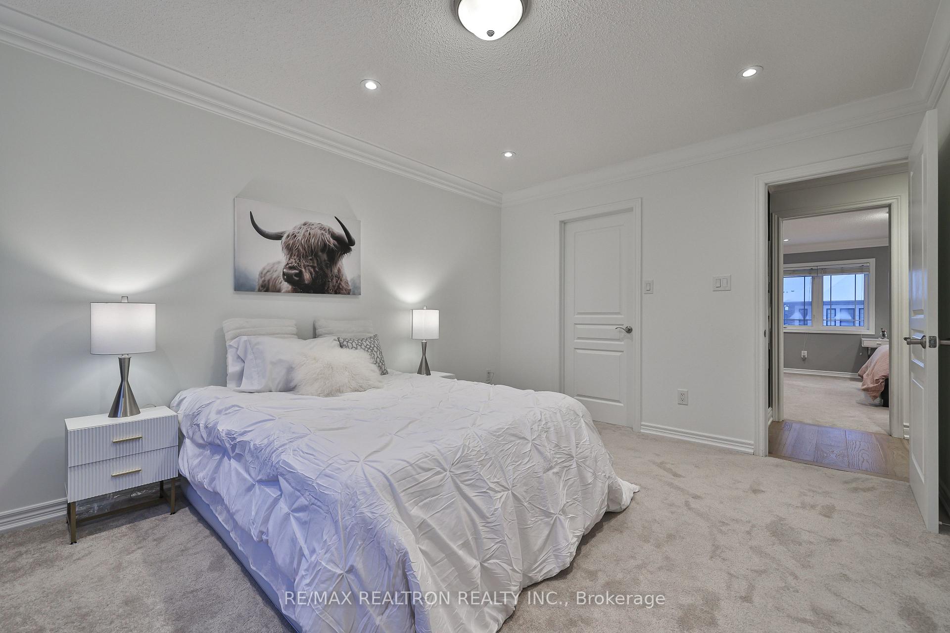 Photo 9 of 94 Halldorson Avenue, Aurora, Bayview Northeast — HOMEH