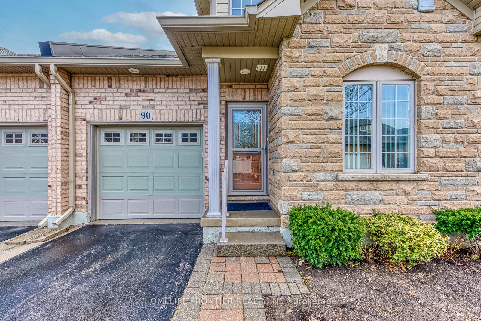 Photo 2 of Unit 16, 90 Oakhampton Trail, Hamilton, Twenty Place — HOMEH