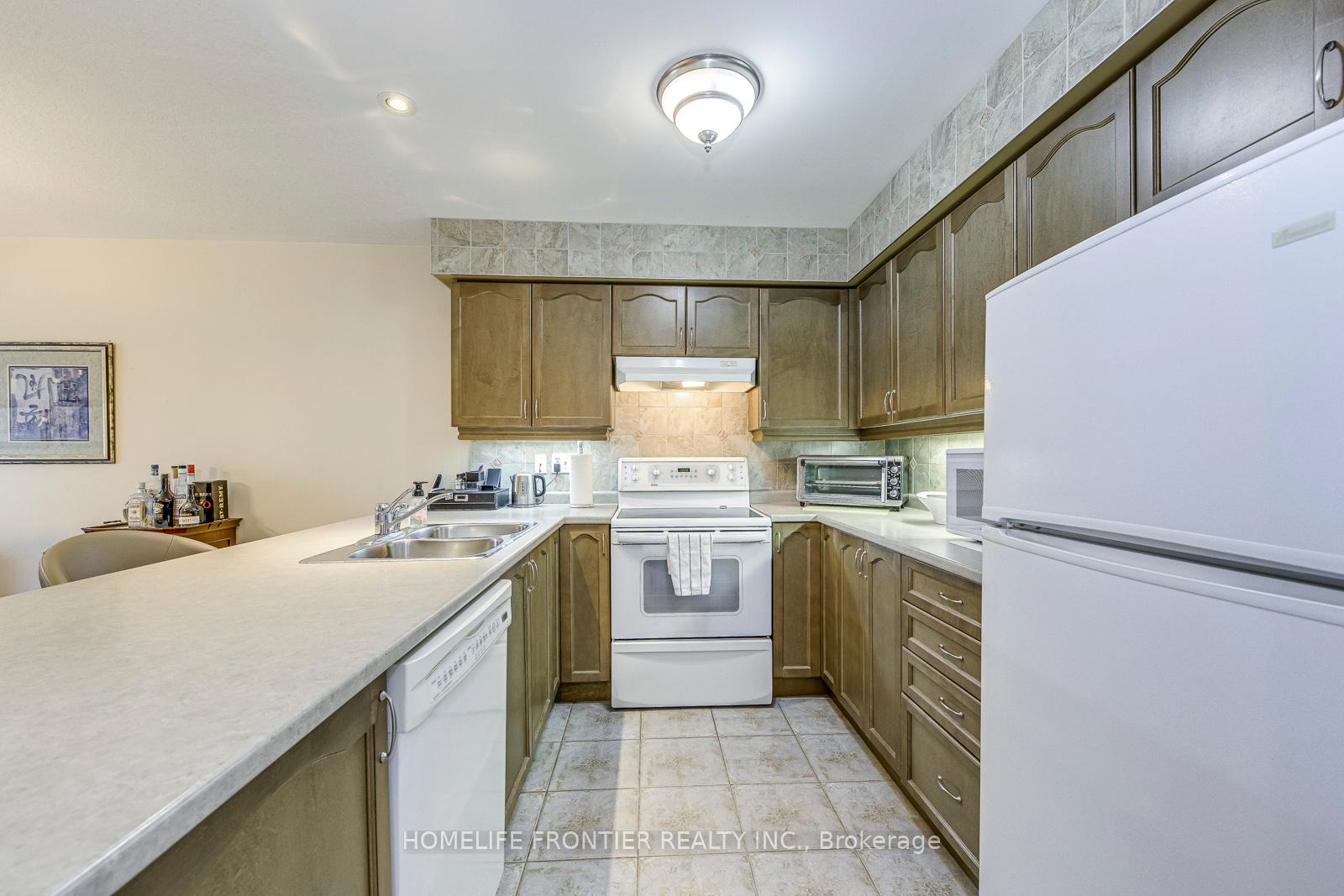 Photo 10 of Unit 16, 90 Oakhampton Trail, Hamilton, Twenty Place — HOMEH