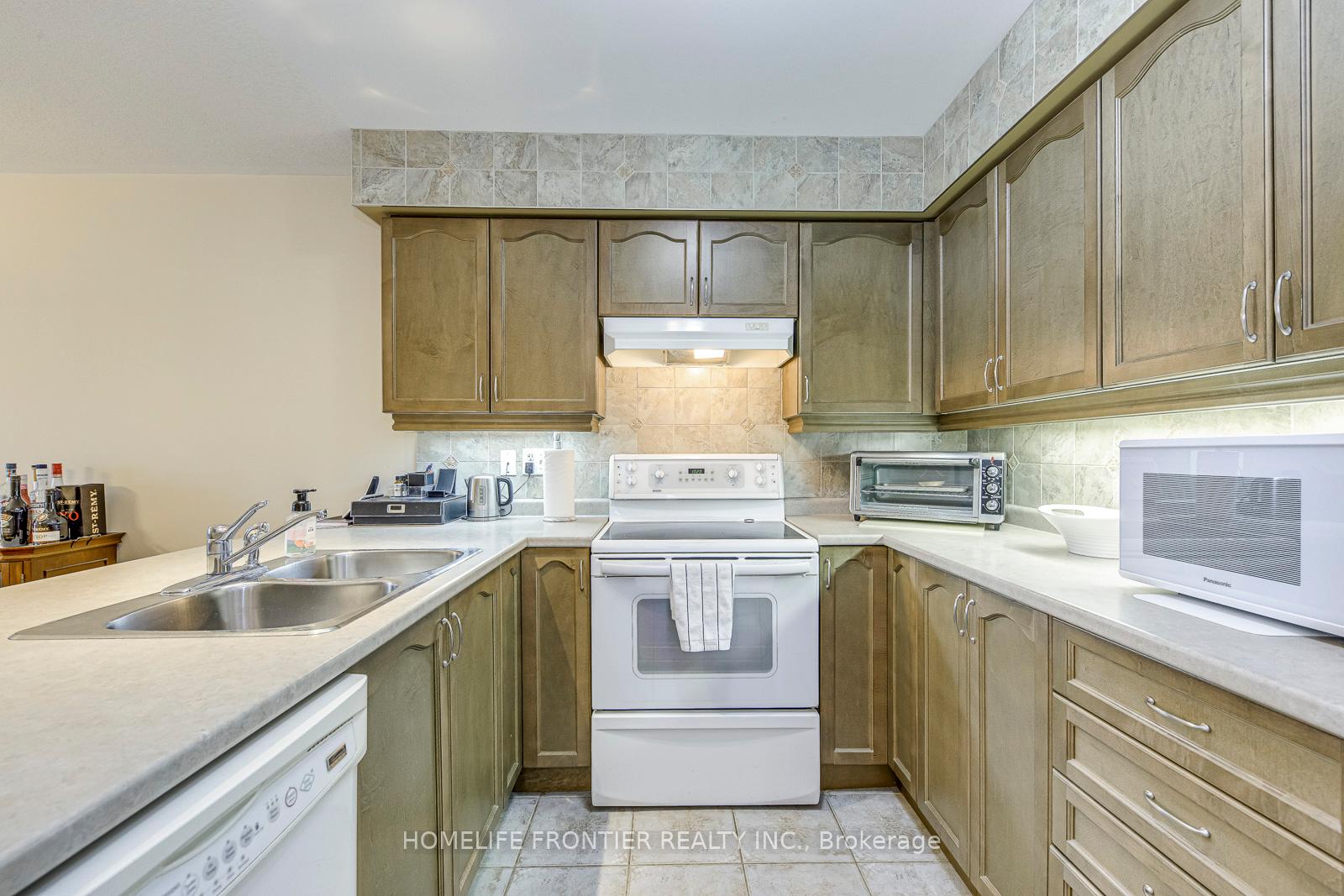 Photo 11 of Unit 16, 90 Oakhampton Trail, Hamilton, Twenty Place — HOMEH