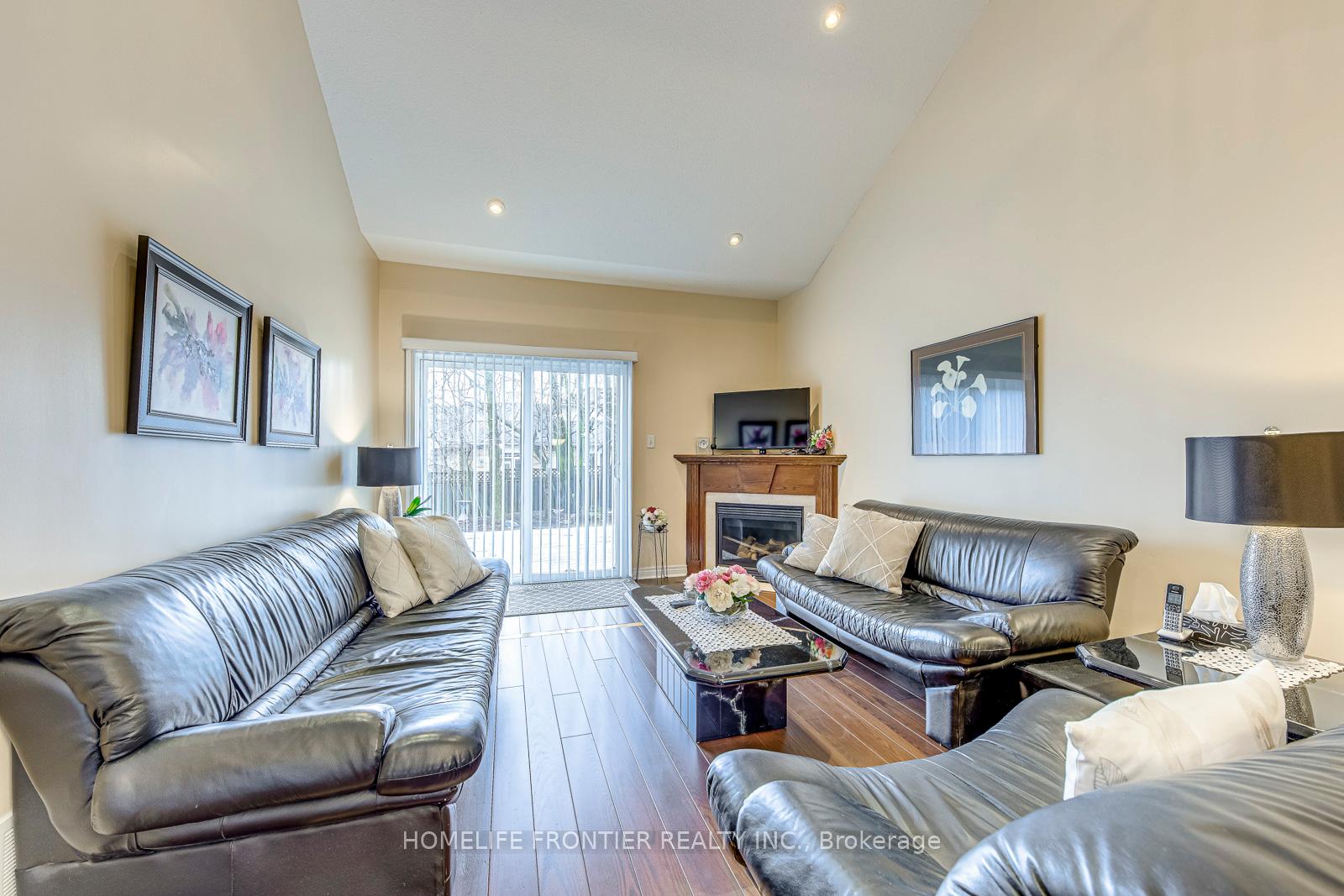 Photo 14 of Unit 16, 90 Oakhampton Trail, Hamilton, Twenty Place — HOMEH