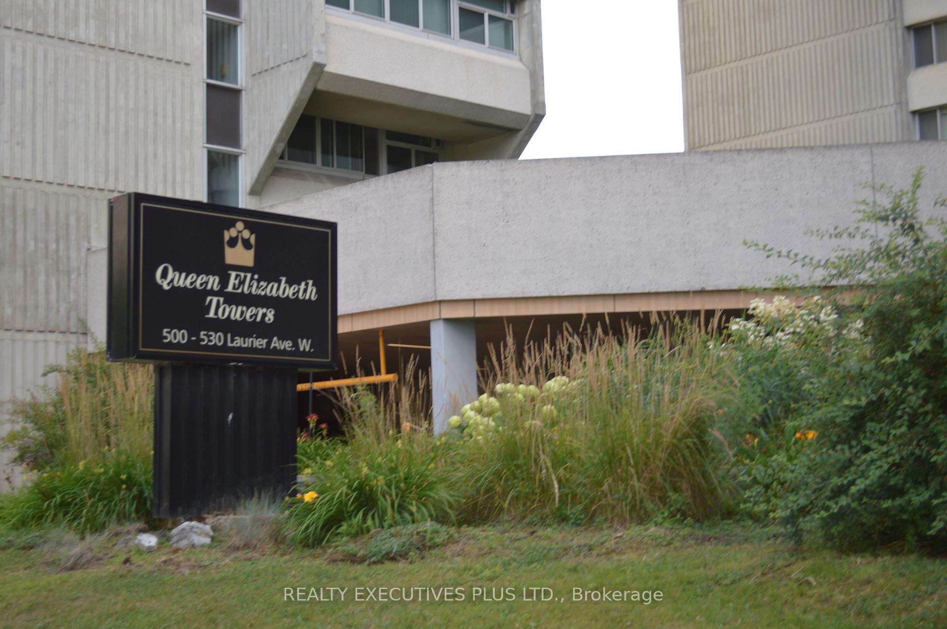 Front of Unit 403, 530 Laurier Avenue W