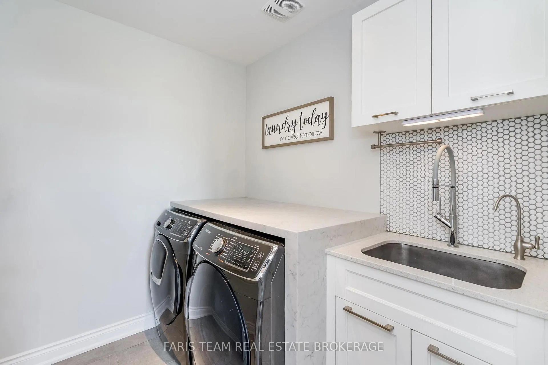 Photo 21 of 38 Nelson Street, Clearview, Creemore — HOMEH