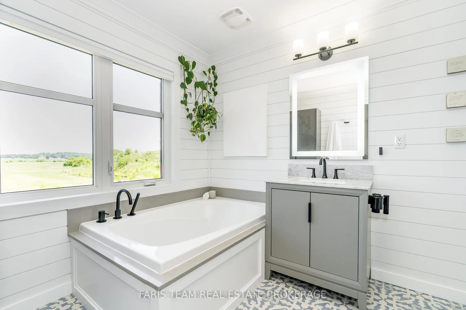 Photo 24 of 38 Nelson Street, Clearview, Creemore — HOMEH