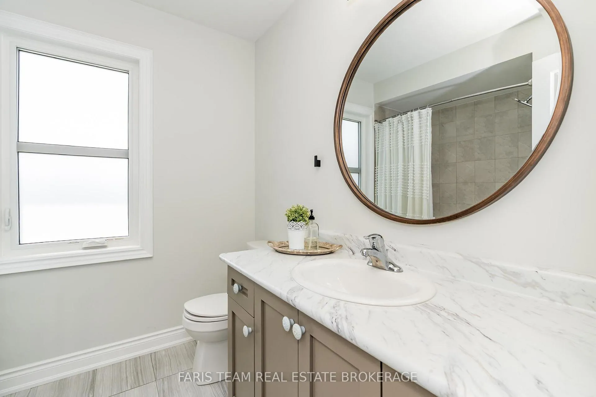Photo 30 of 38 Nelson Street, Clearview, Creemore — HOMEH