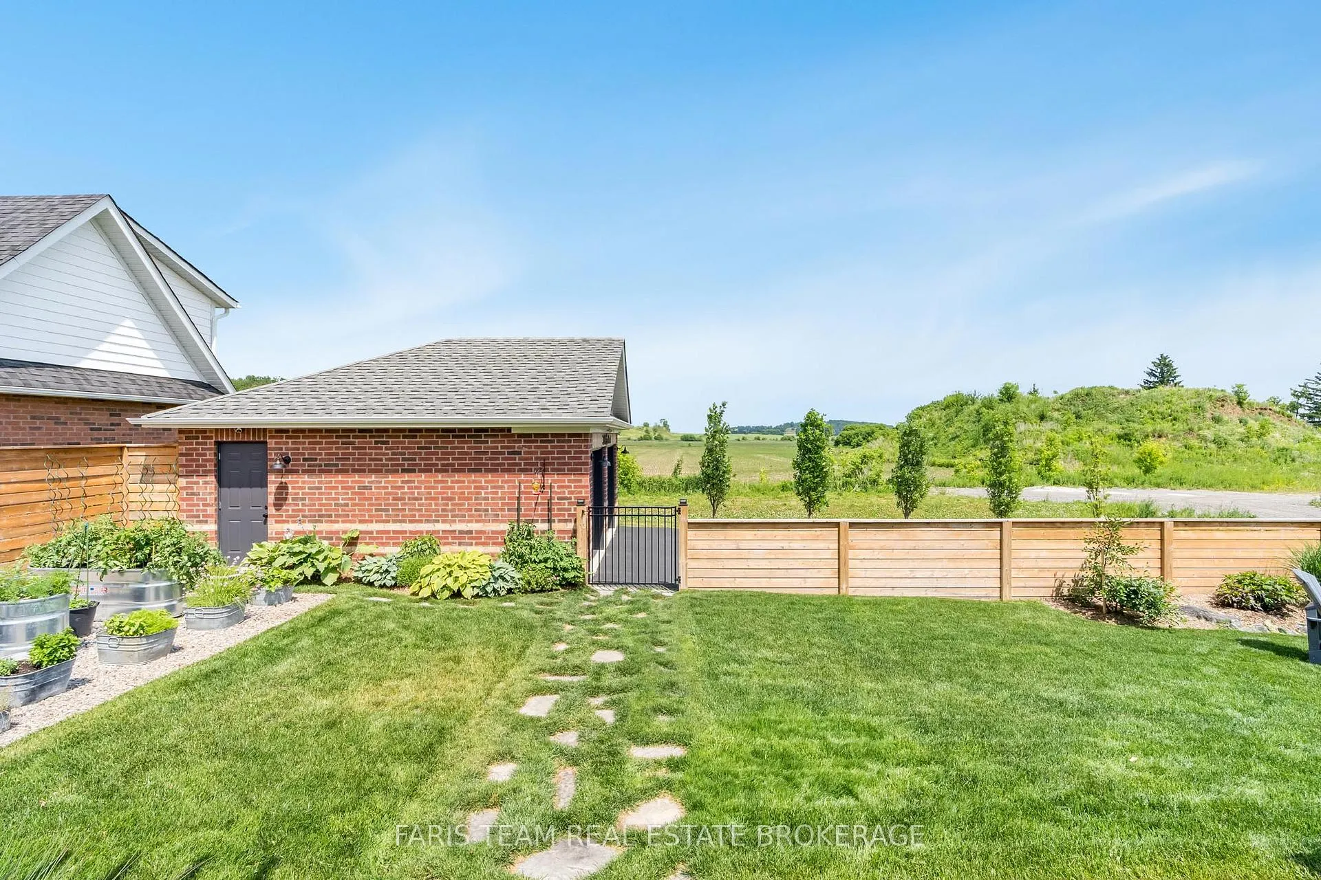 Photo 35 of 38 Nelson Street, Clearview, Creemore — HOMEH