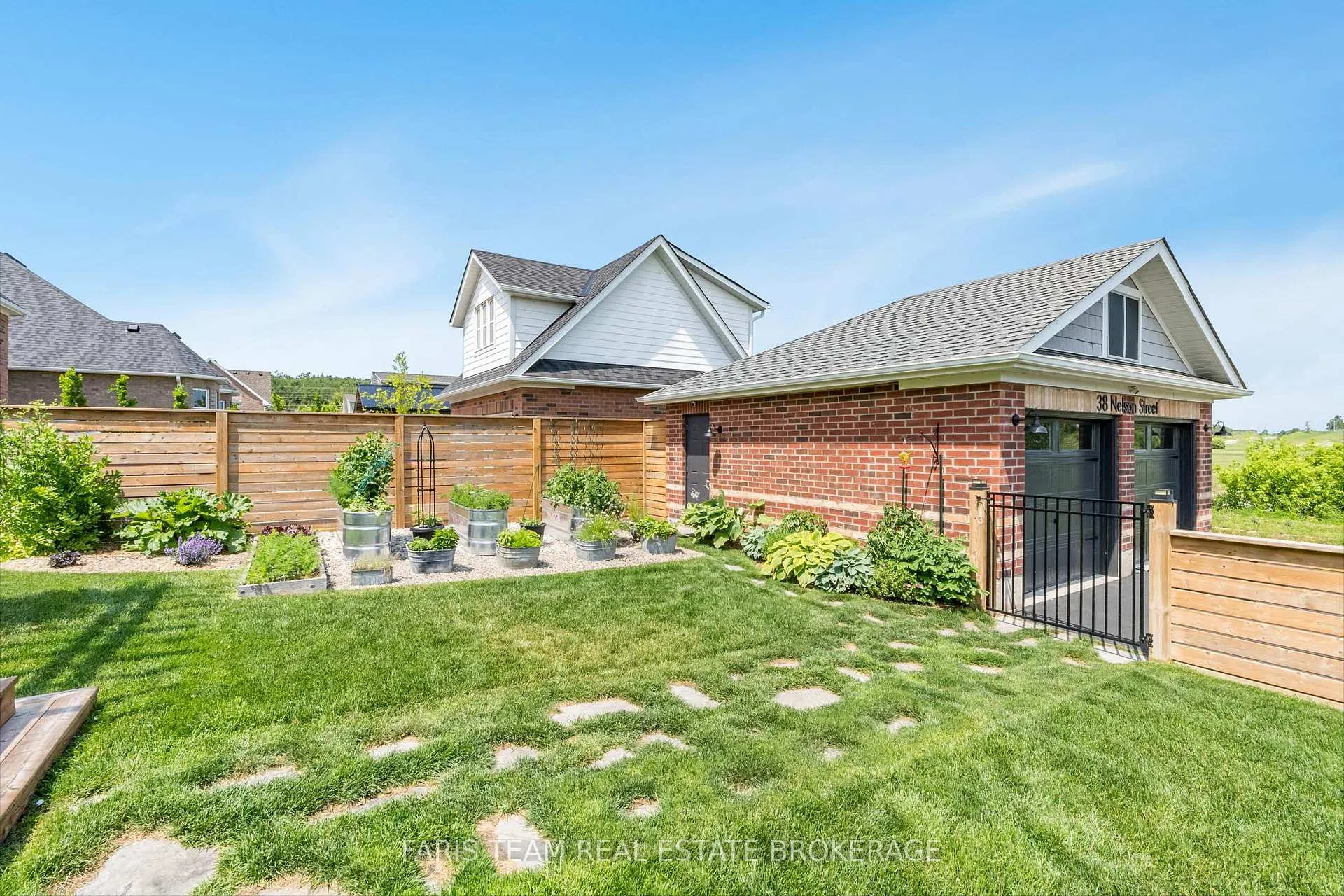 Photo 38 of 38 Nelson Street, Clearview, Creemore — HOMEH