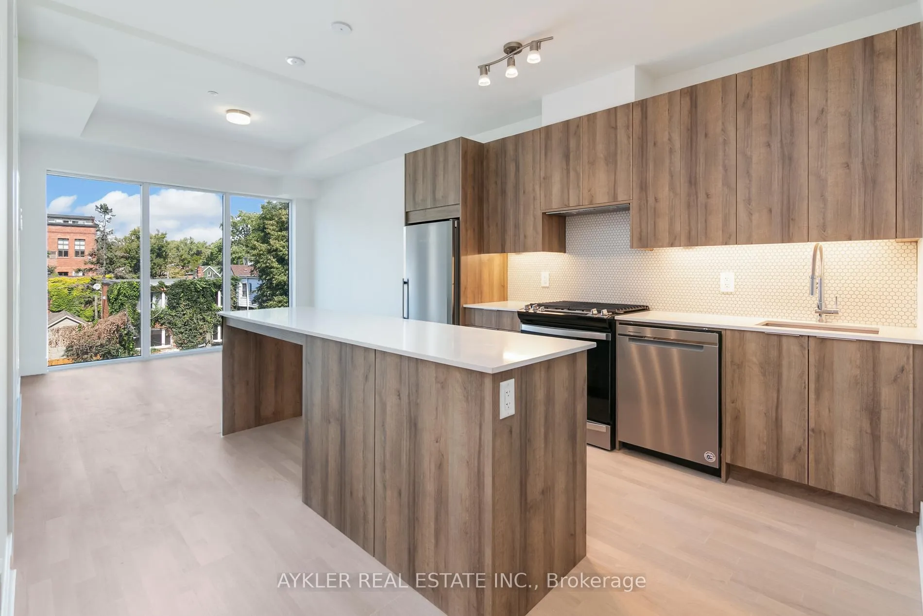 Photo 2 of Unit 306, 495 Logan Avenue, Toronto, North Riverdale — HOMEH