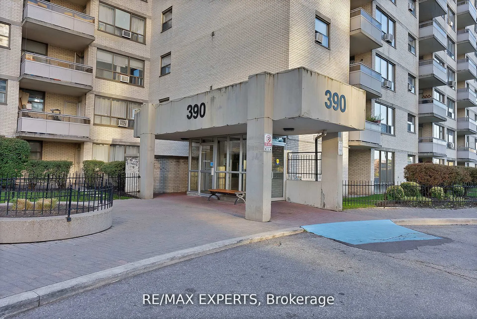 Photo 2 of Unit 1013, 390 Dixon Road, Etobicoke, Kingsview Village-The Westway — HOMEH