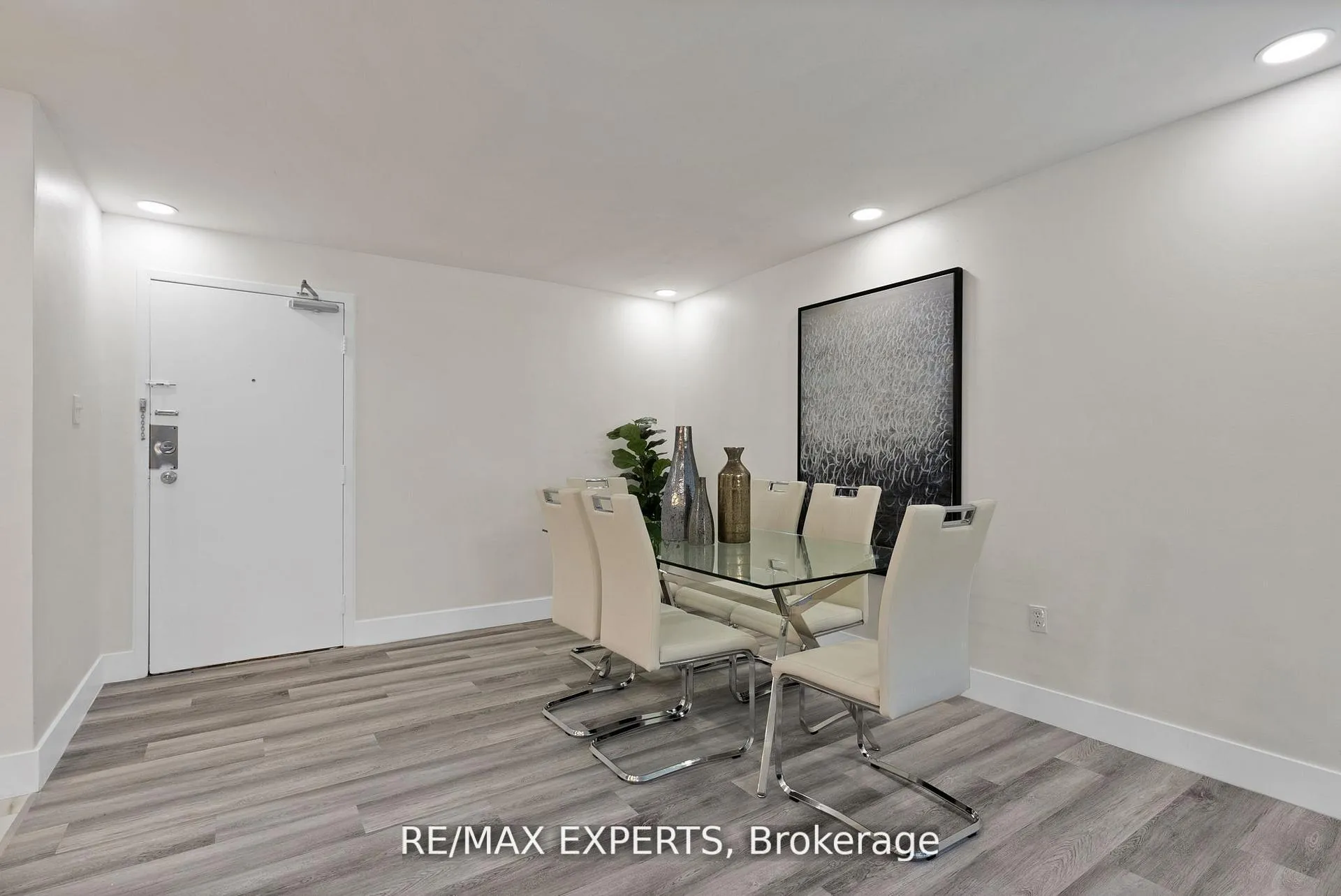 Photo 5 of Unit 1013, 390 Dixon Road, Etobicoke, Kingsview Village-The Westway — HOMEH
