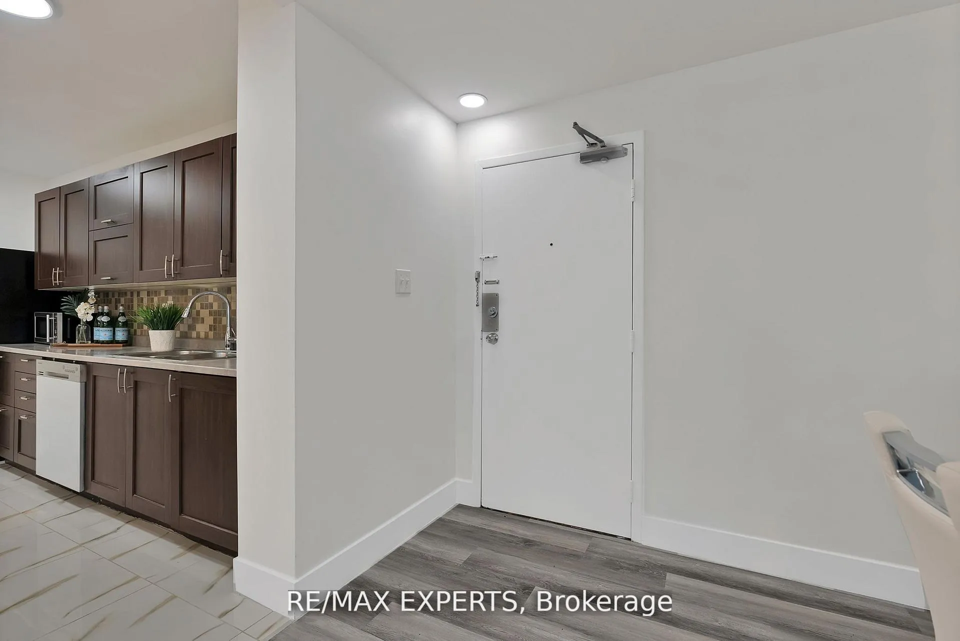 Photo 9 of Unit 1013, 390 Dixon Road, Etobicoke, Kingsview Village-The Westway — HOMEH