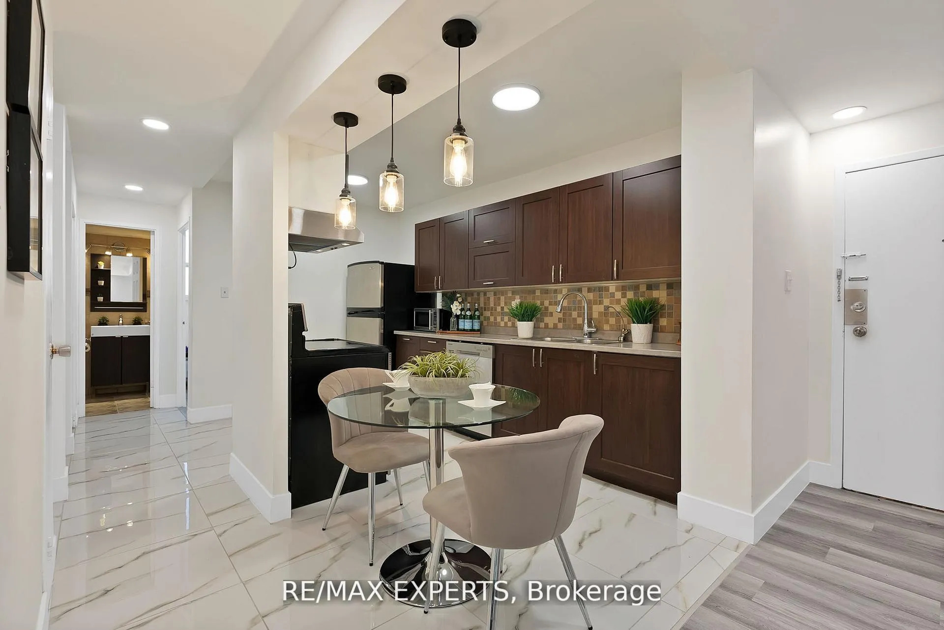 Photo 10 of Unit 1013, 390 Dixon Road, Etobicoke, Kingsview Village-The Westway — HOMEH