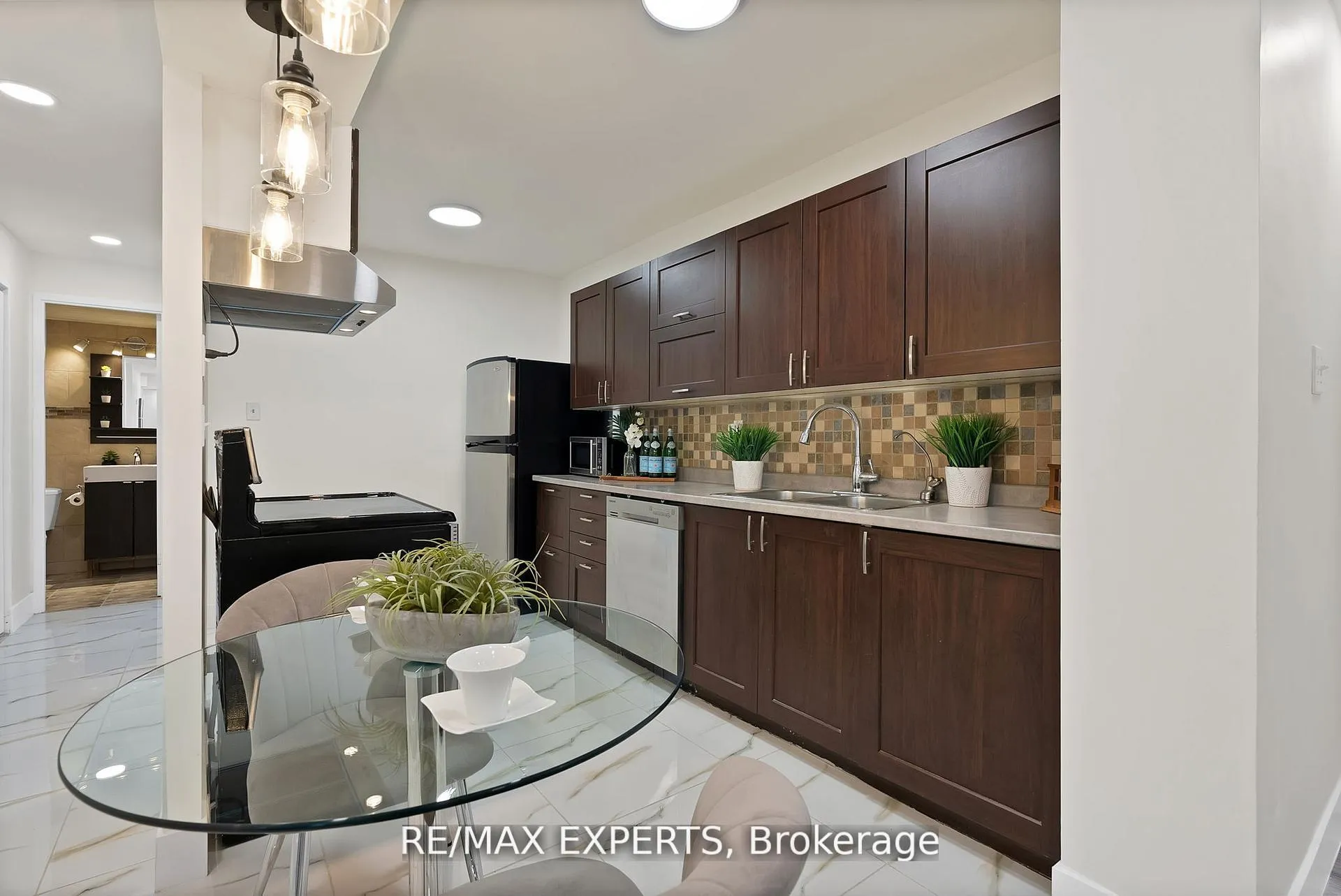 Photo 12 of Unit 1013, 390 Dixon Road, Etobicoke, Kingsview Village-The Westway — HOMEH