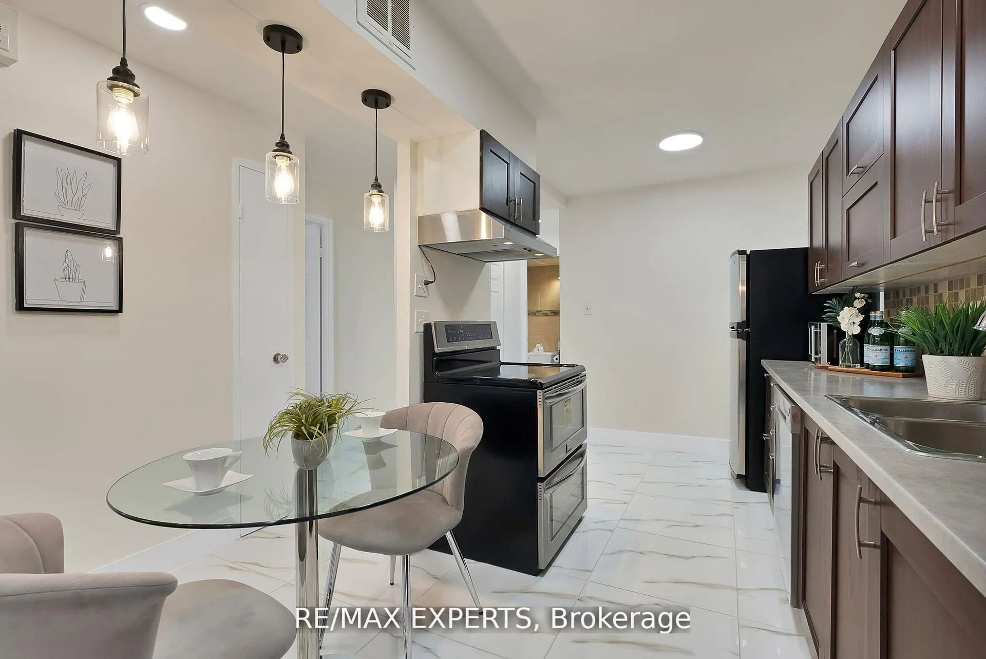Photo 13 of Unit 1013, 390 Dixon Road, Etobicoke, Kingsview Village-The Westway — HOMEH