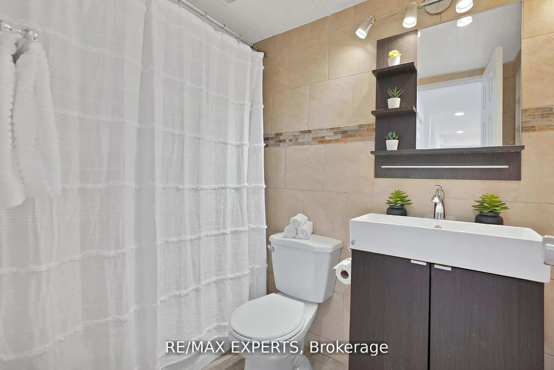 Photo 32 of Unit 1013, 390 Dixon Road, Etobicoke, Kingsview Village-The Westway — HOMEH
